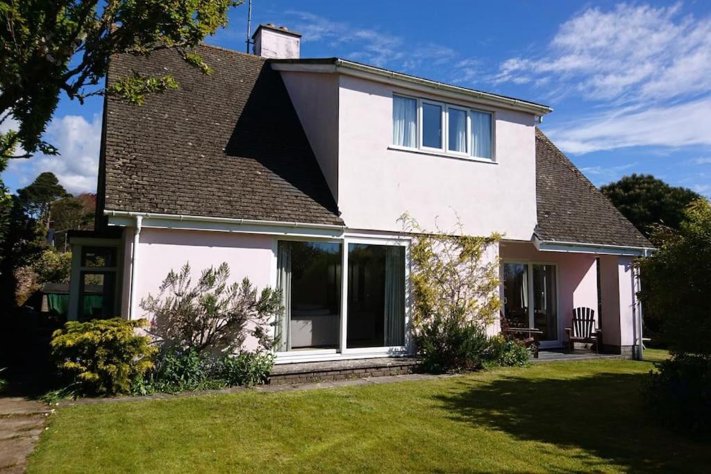 Four-Bedroom House photo 2