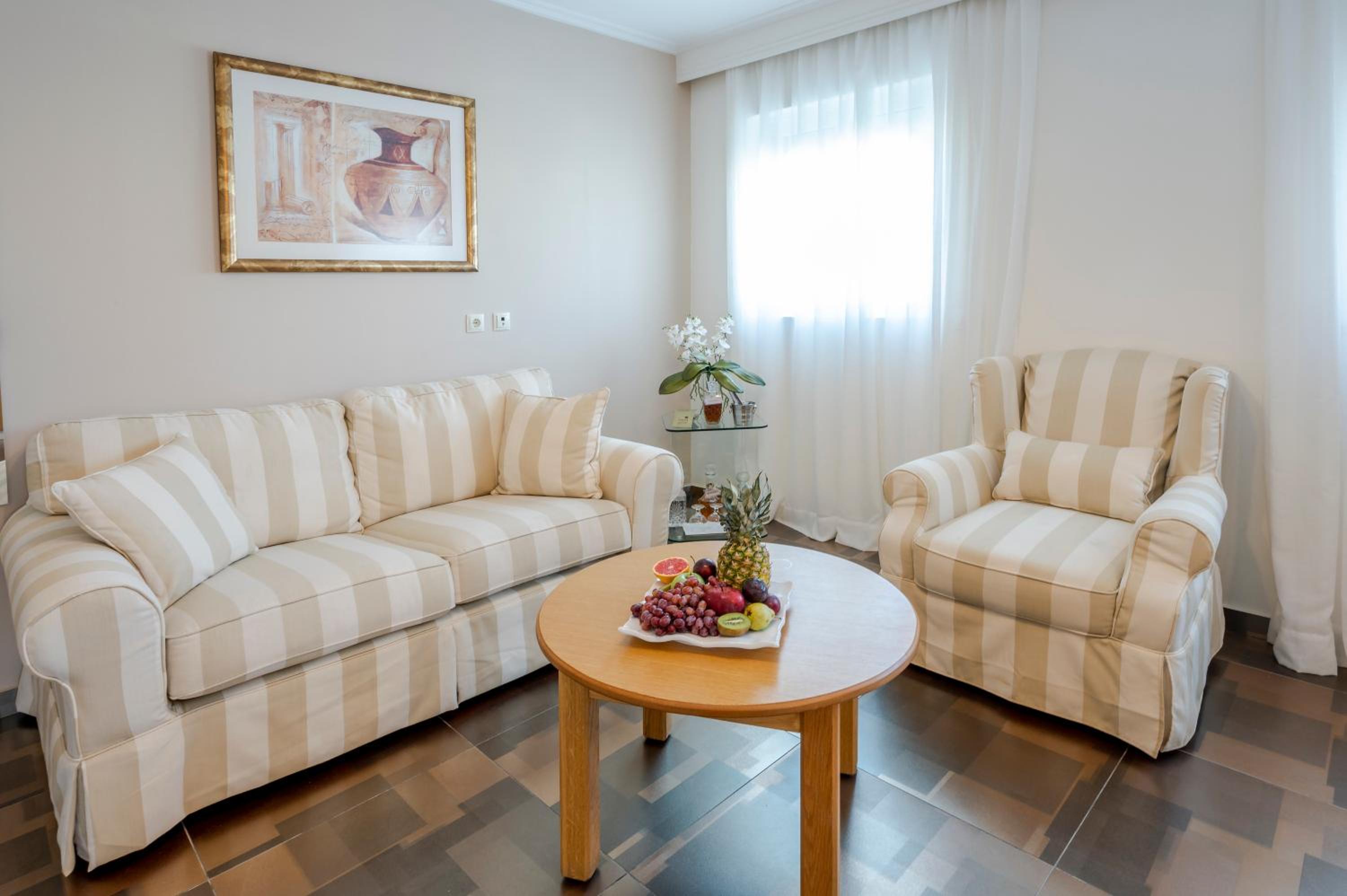 Superior King Suite - Photo 3