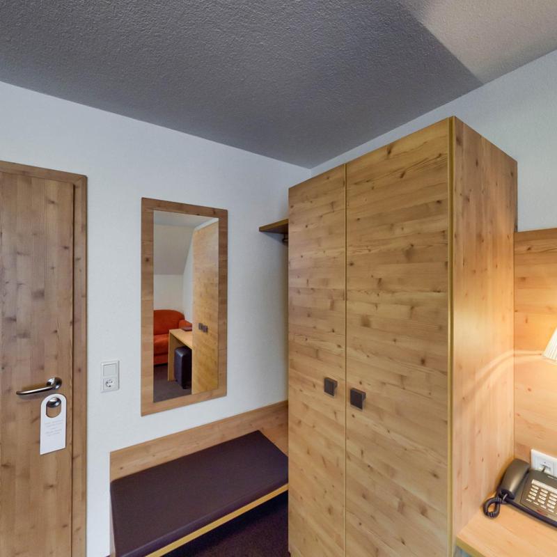 Standard Double Room - Photo 8