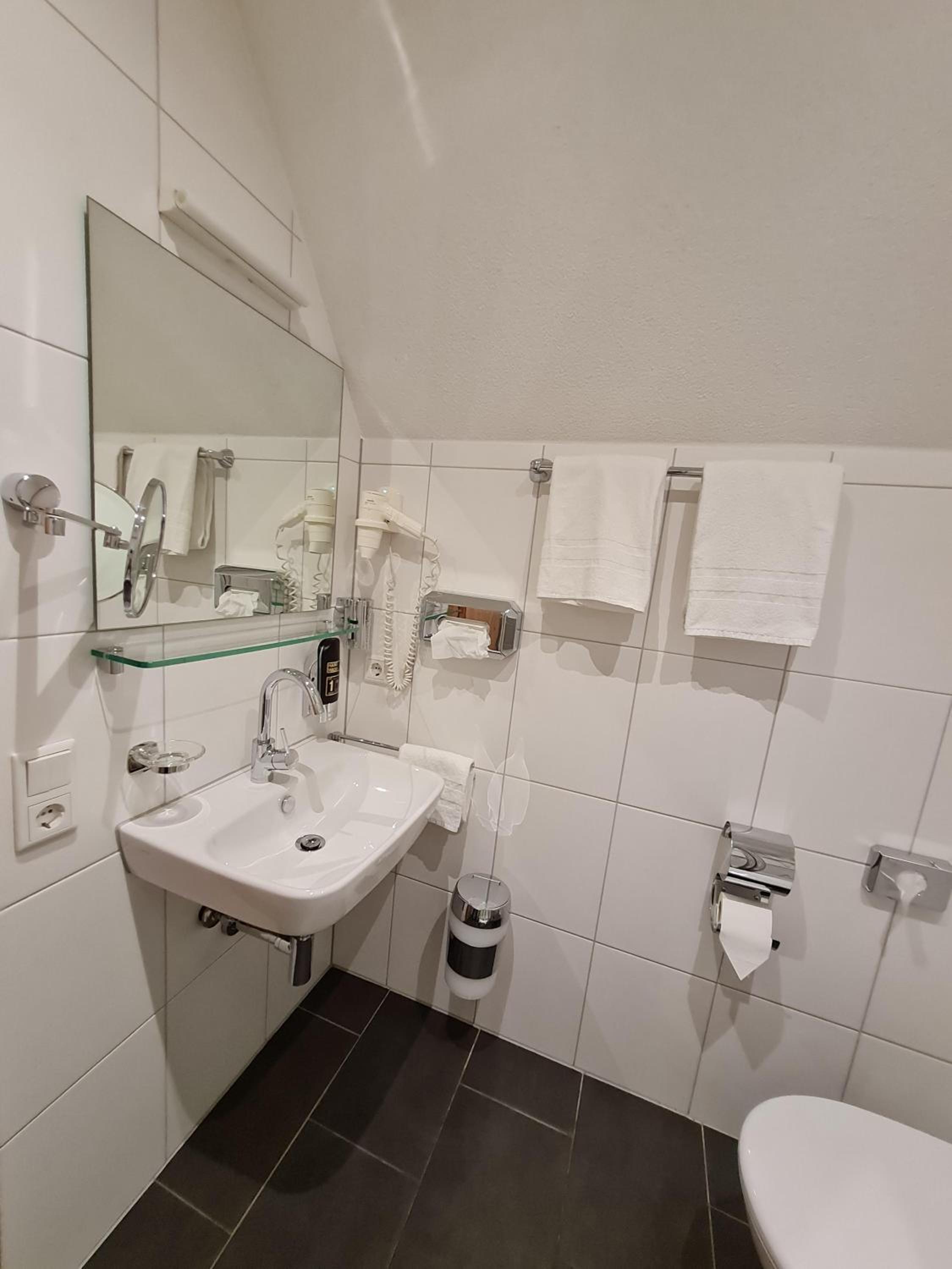 Standard Double Room - Photo 2