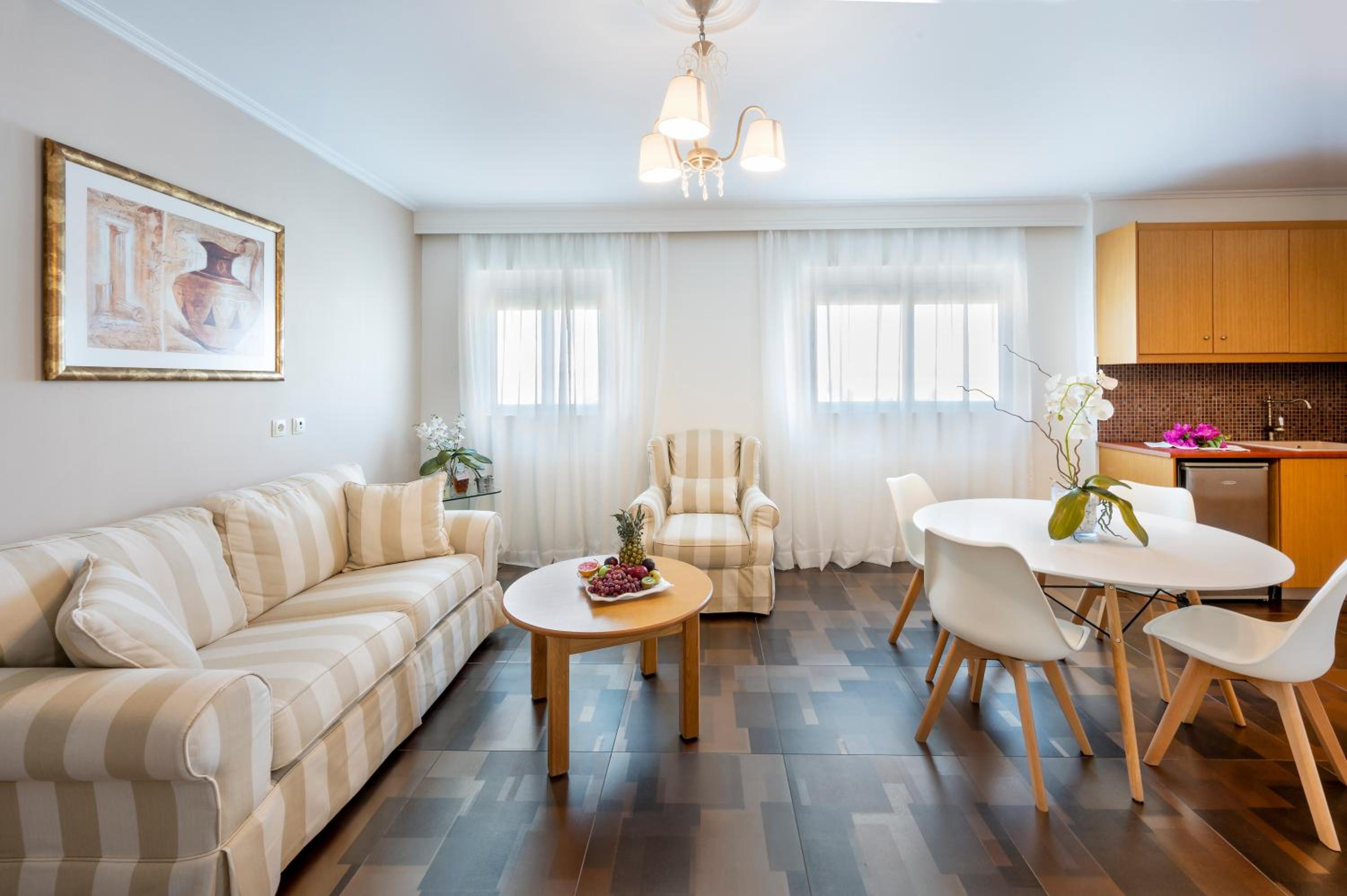 Superior King Suite - Photo 5