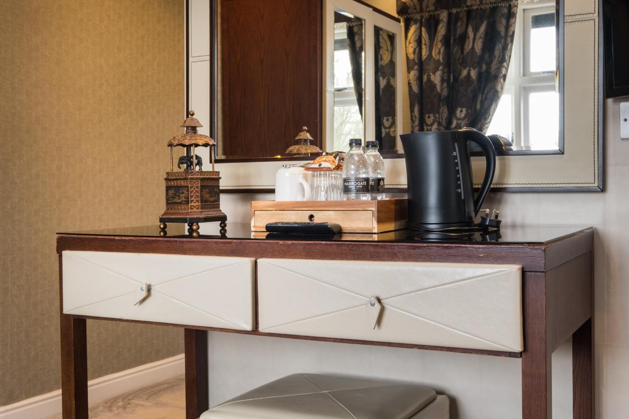 Luxury Room with Spa Bath - Photo 6