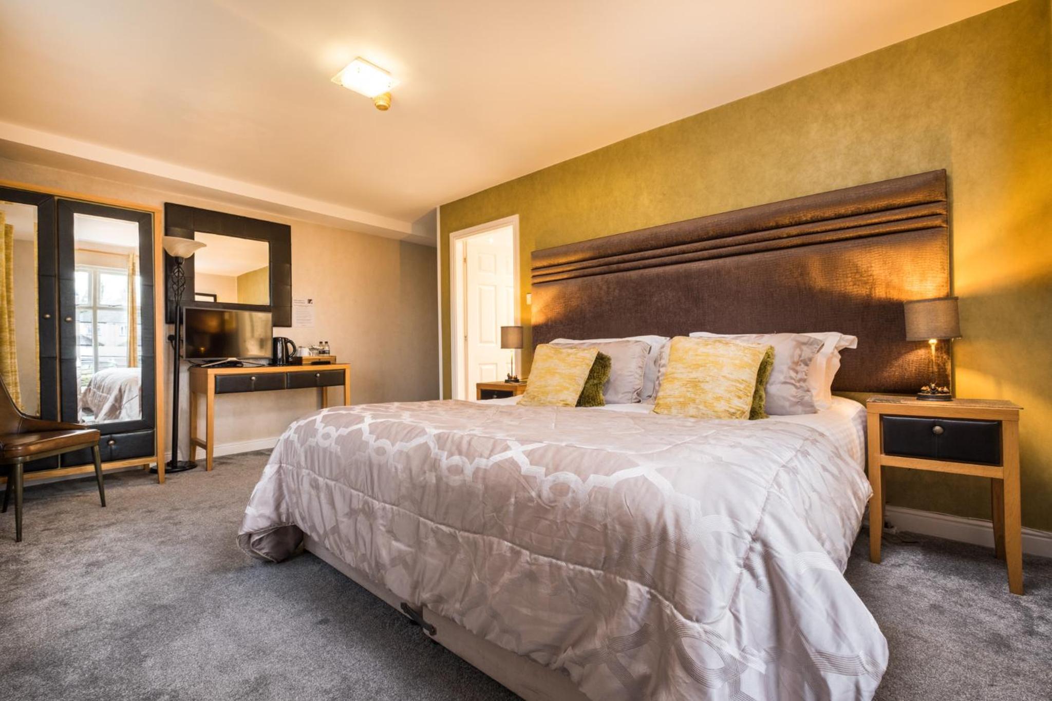 Luxury Room with Spa Bath - Photo 10