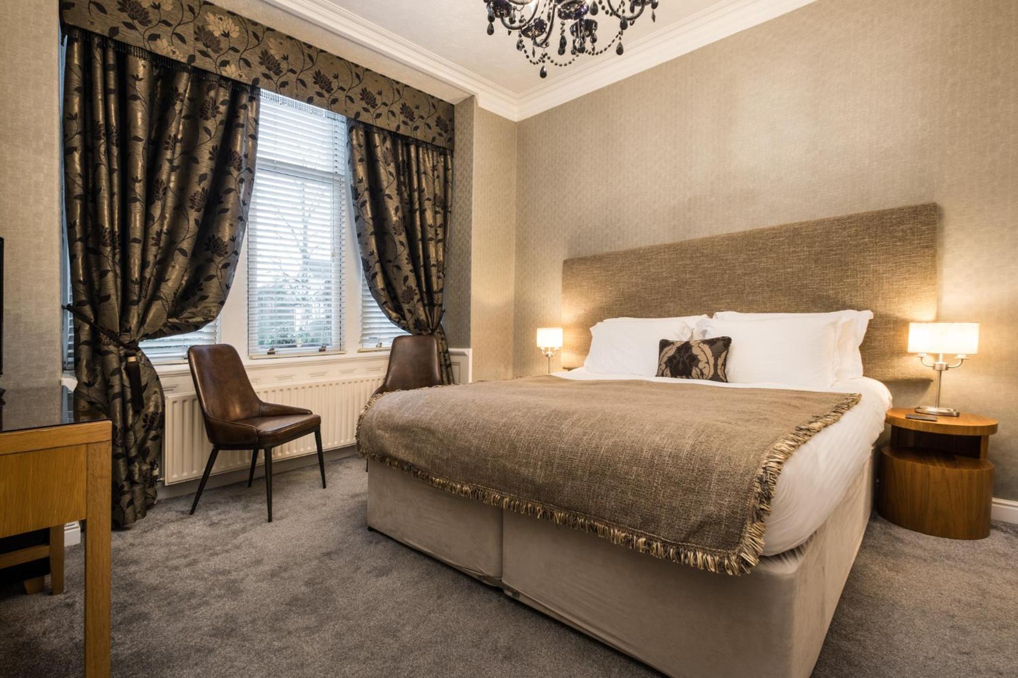 Superior Double/Twin En Suite - Photo 11