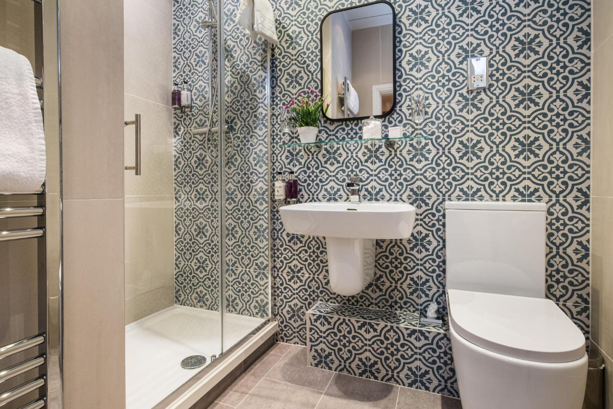 Superior Double/Twin En Suite - Photo 12