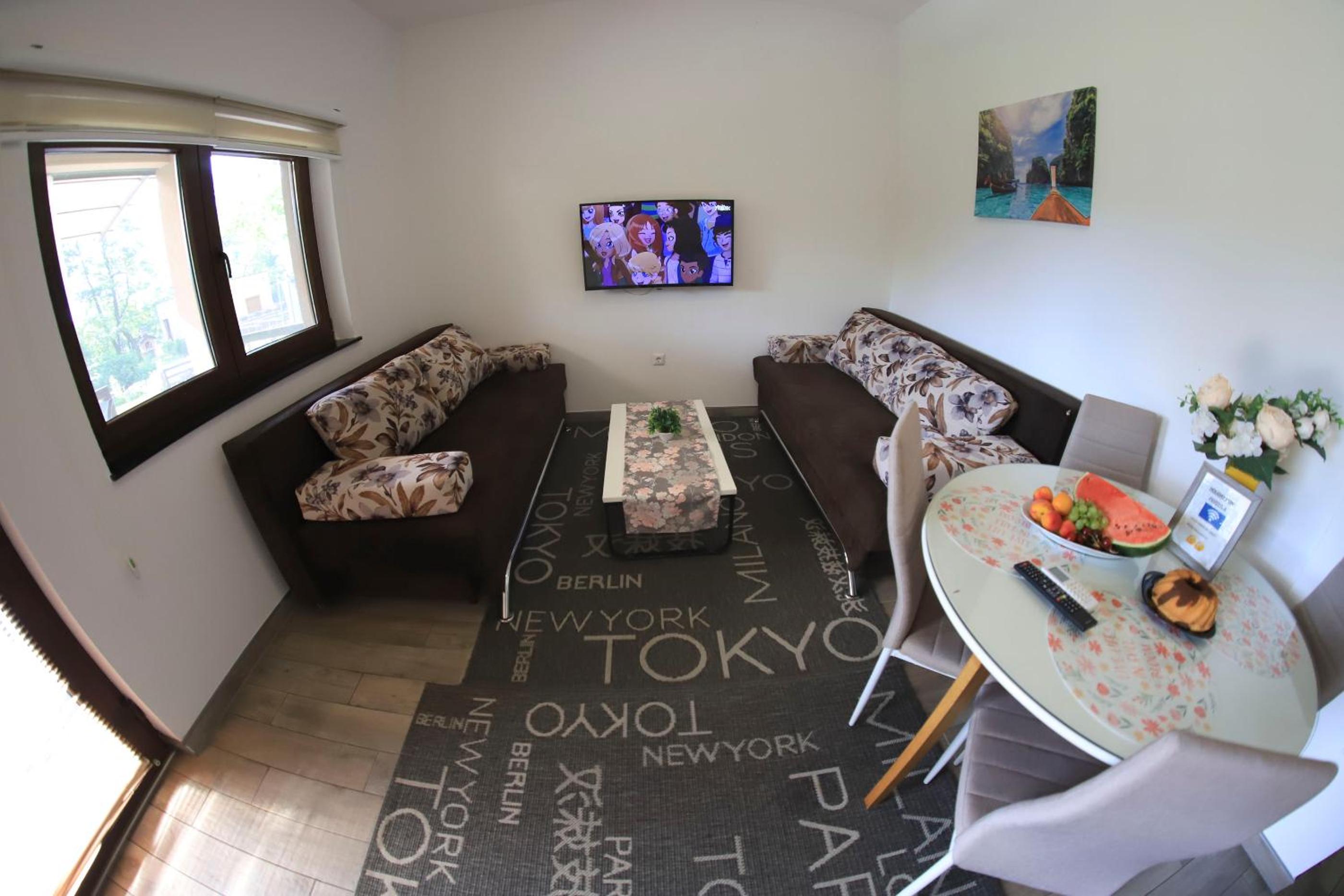 One-Bedroom House photo 1