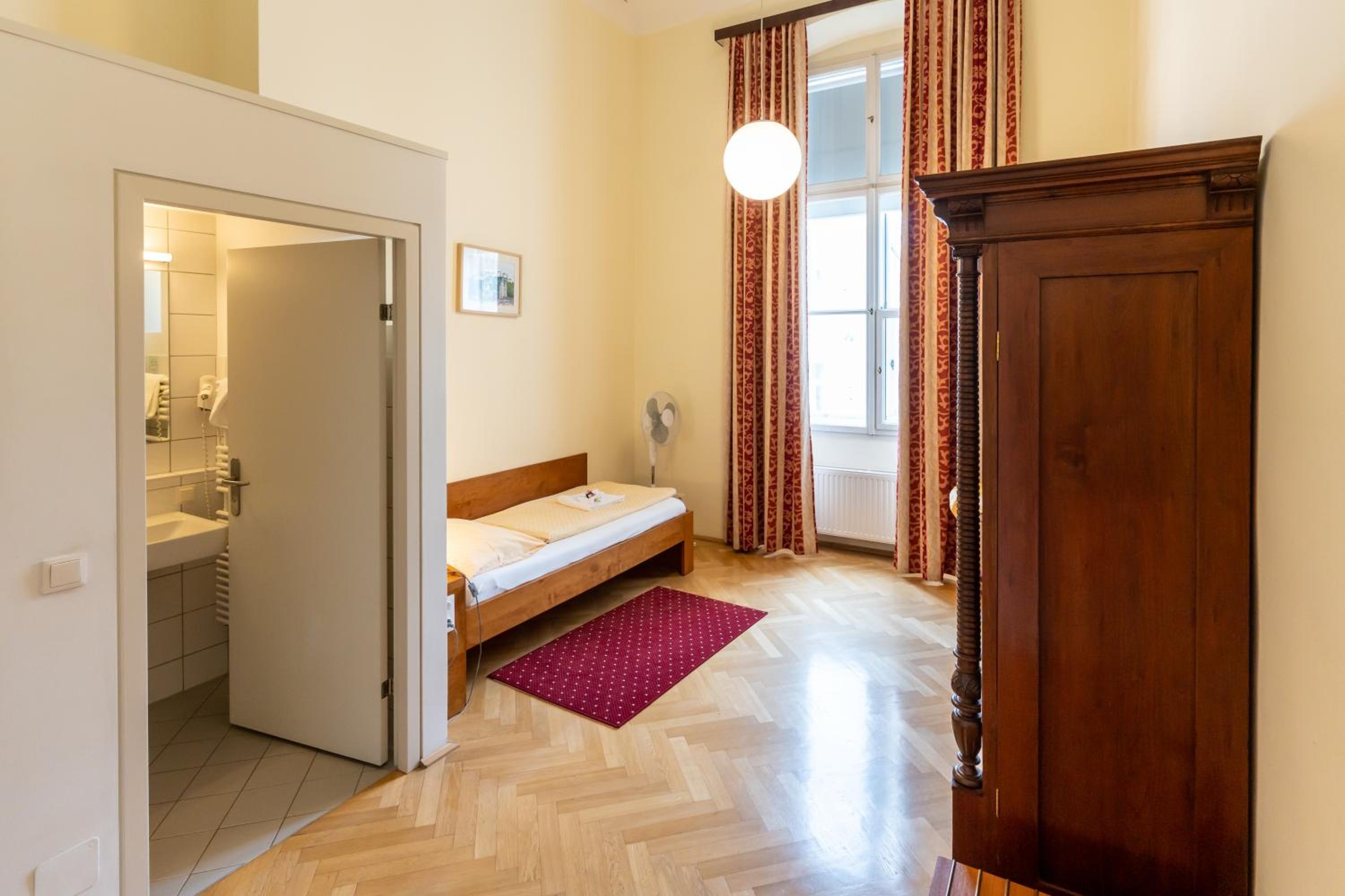 Single Room photo 2