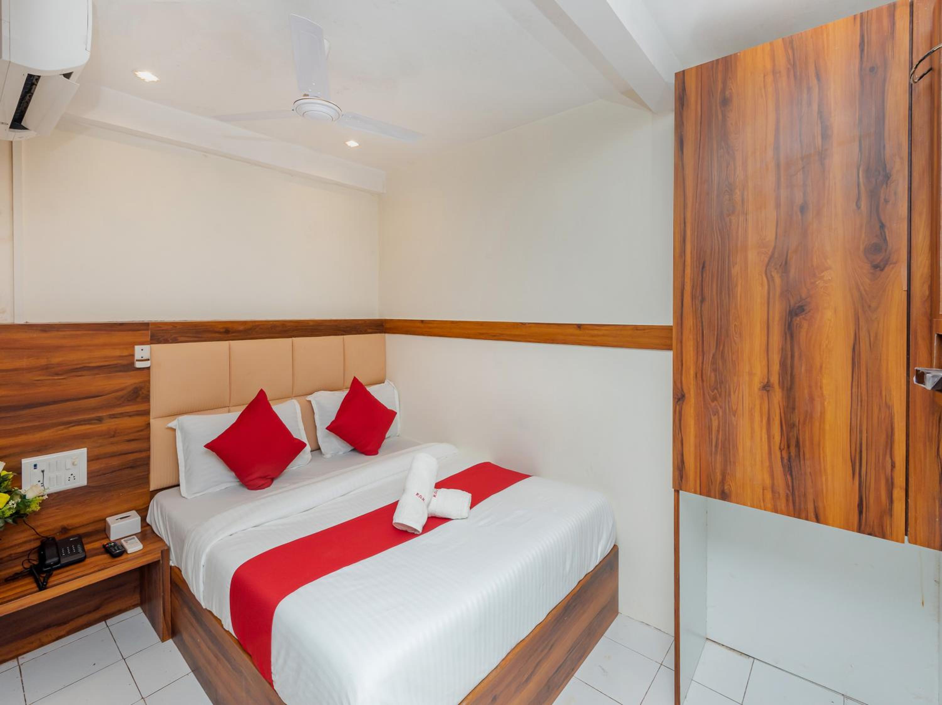 Deluxe Double Room - Photo 12