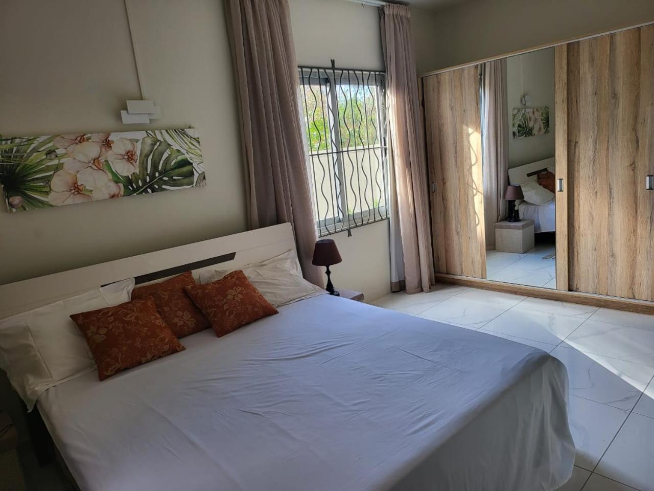 Villa photo 2