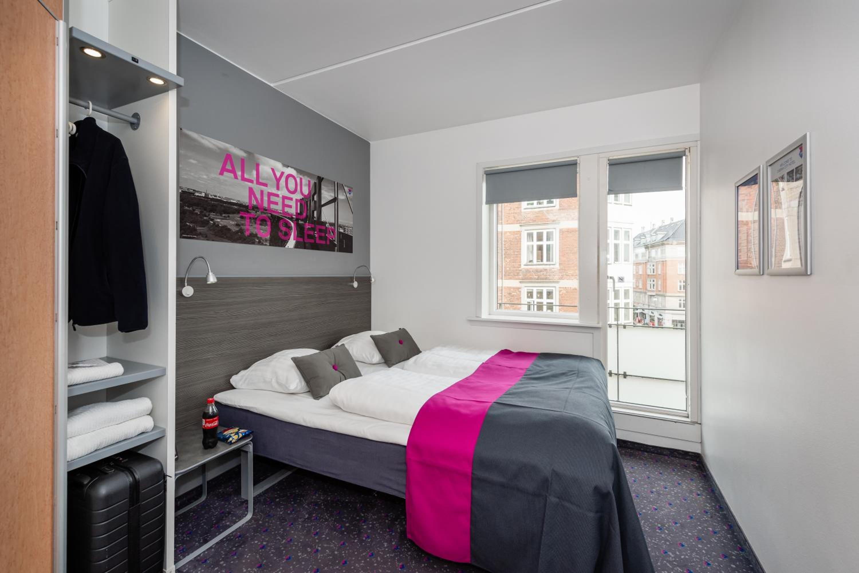 Captain Room