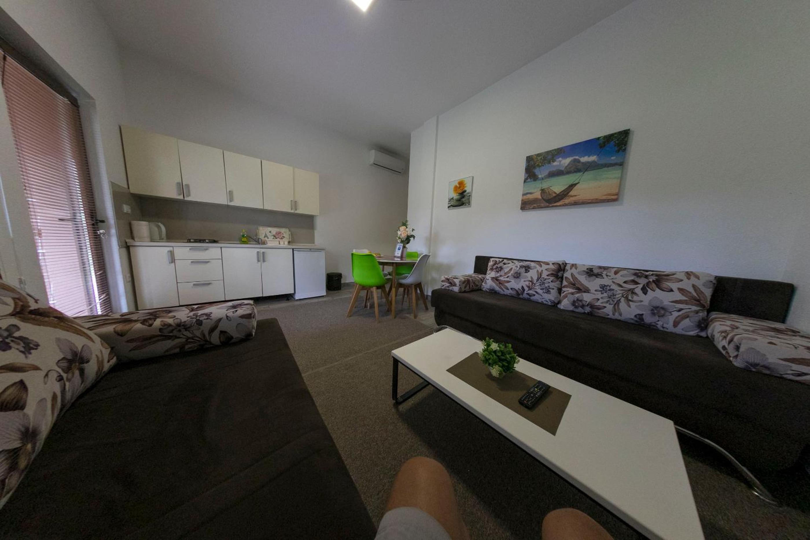One-Bedroom House photo 1