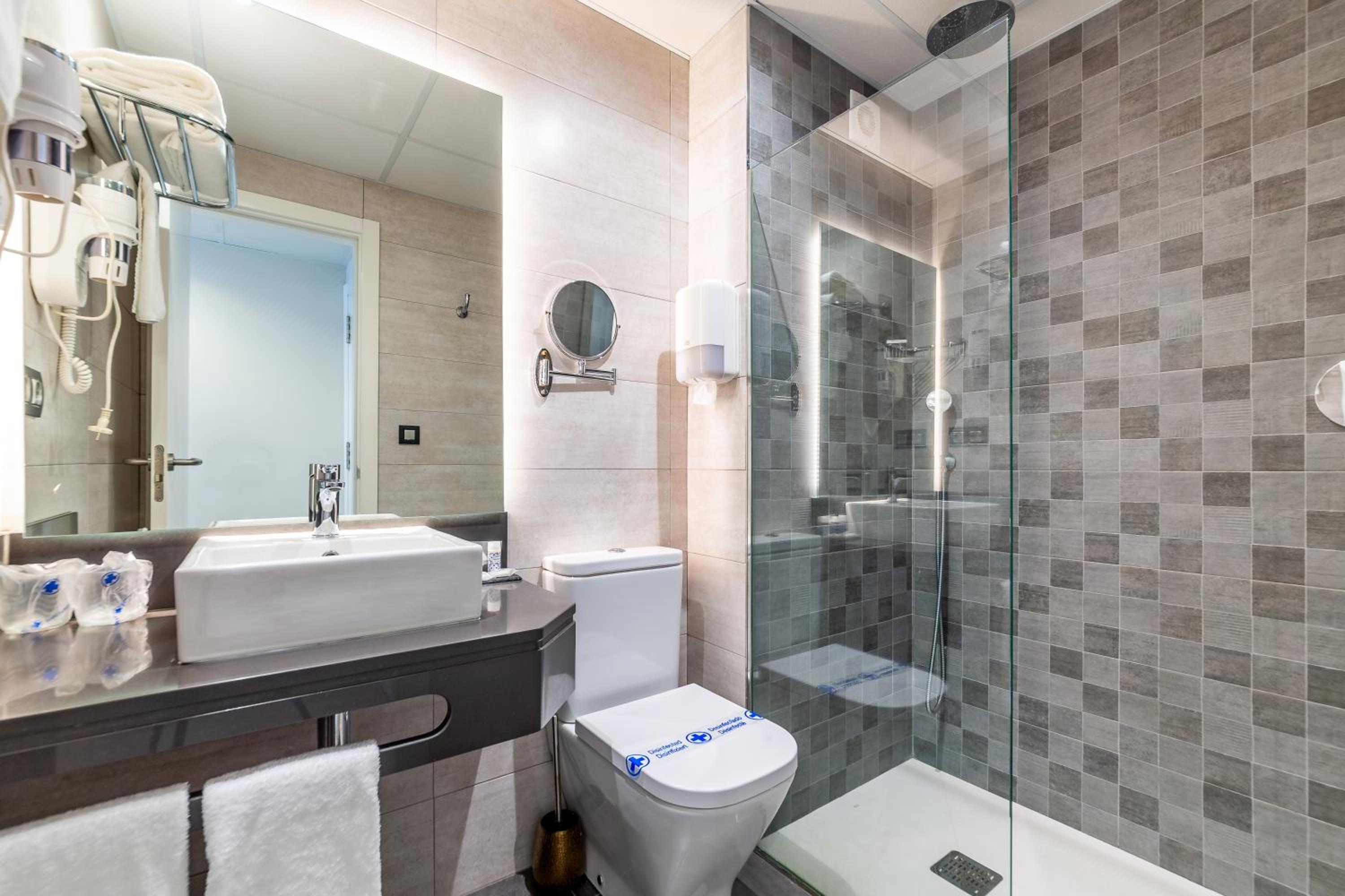 Superior Double or Twin Room - Photo 2