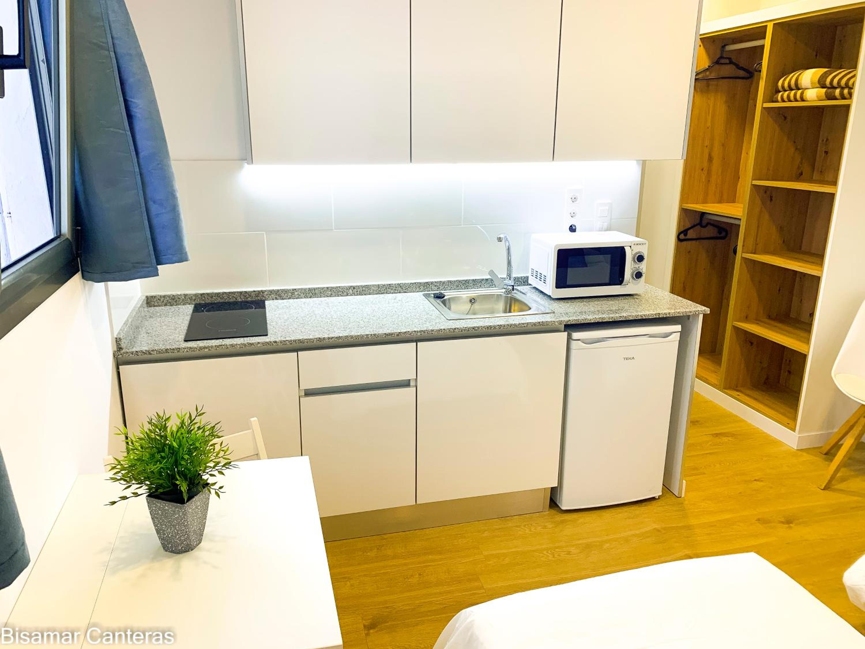 Standard Studio - Photo 9