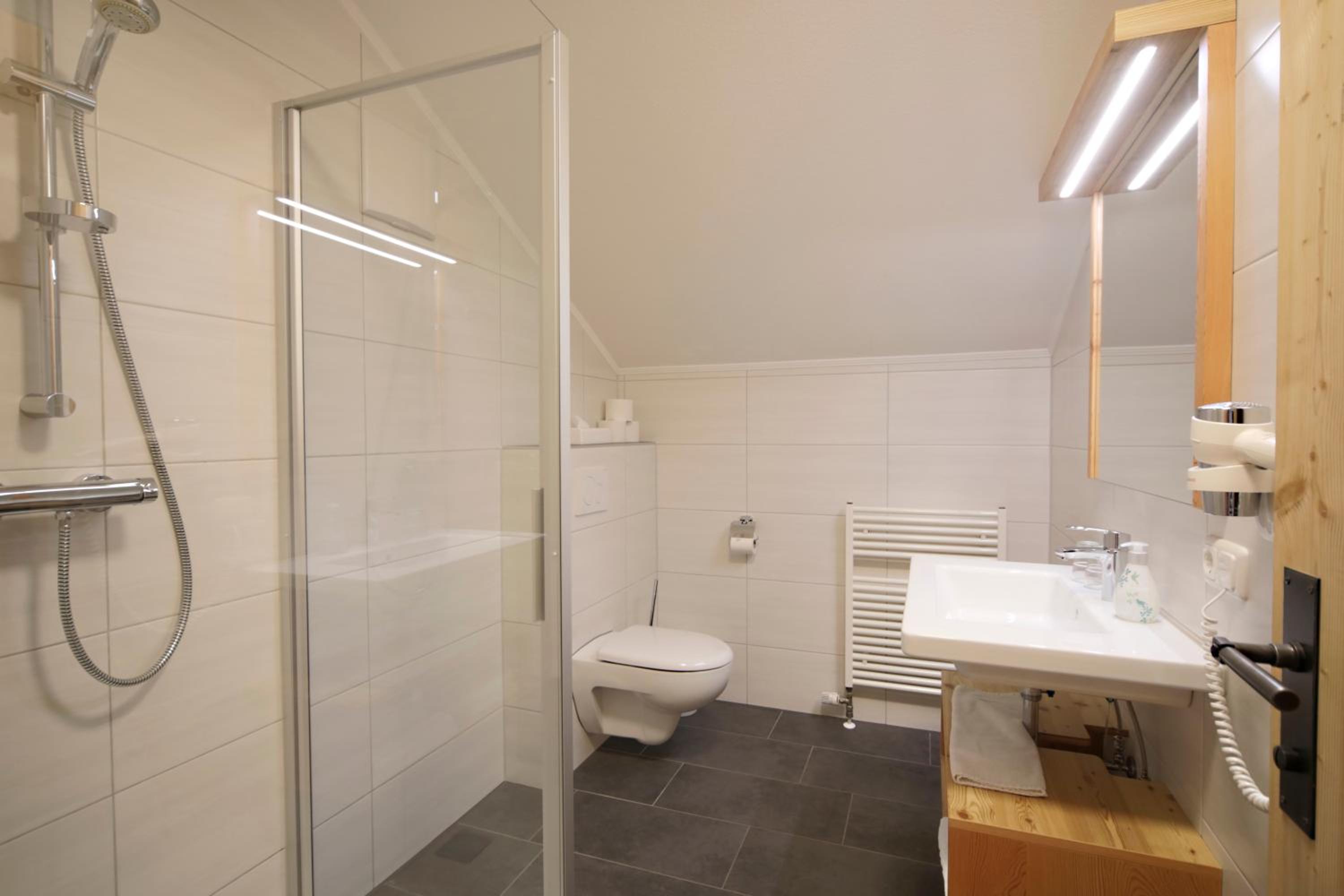 Standard Double Room - Photo 12