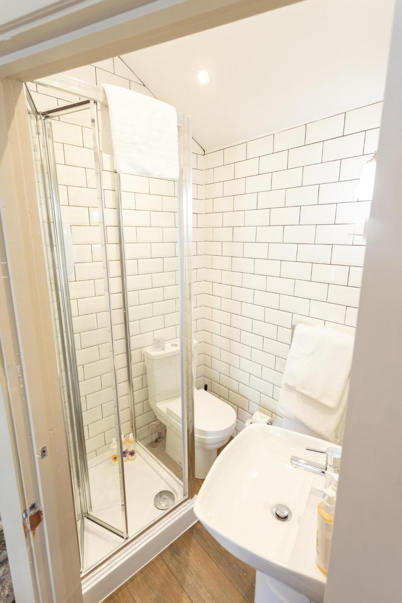 Large Double or Twin Room photo 3