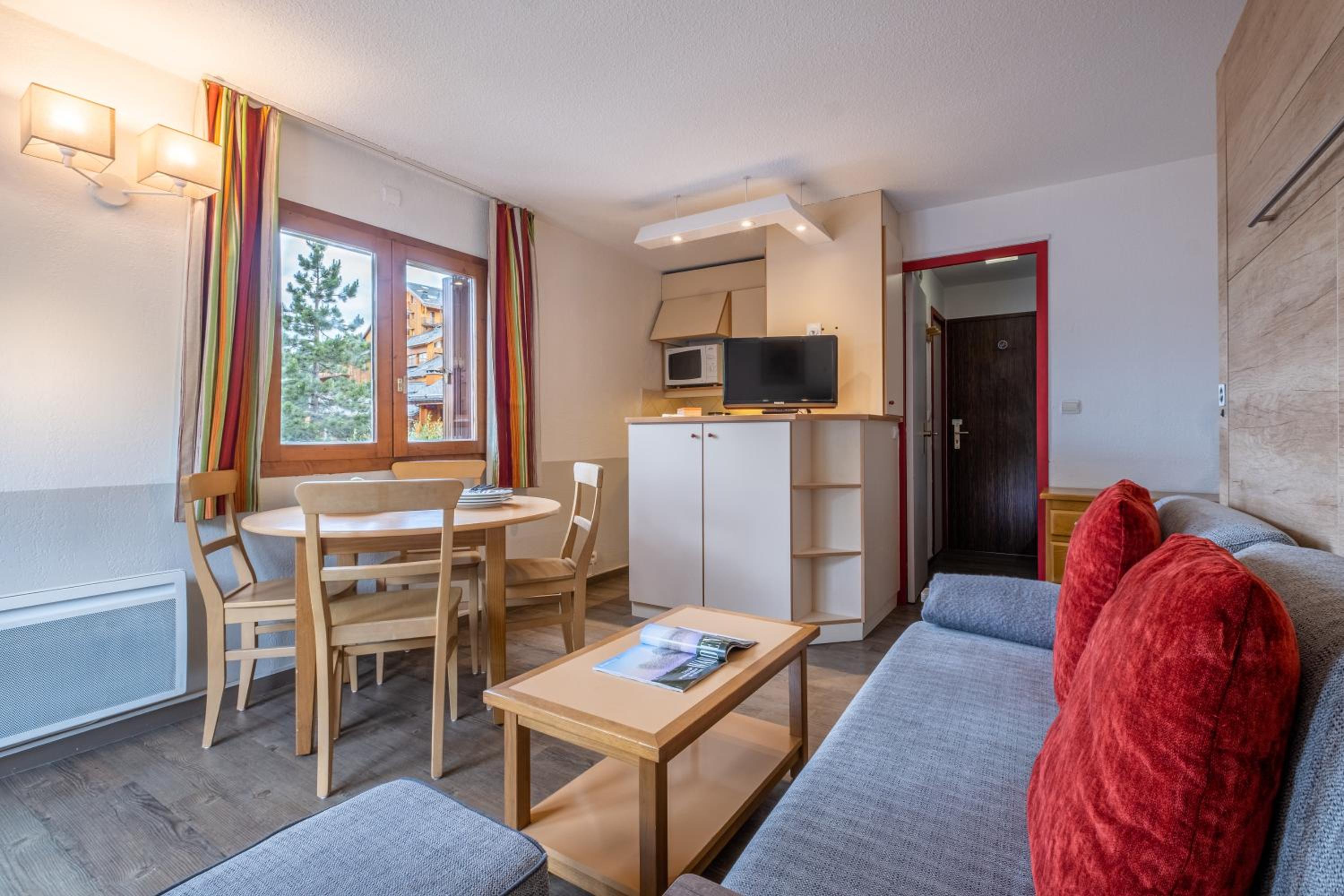 Studio with Sleeping Alcove (4 People) - Mountain View