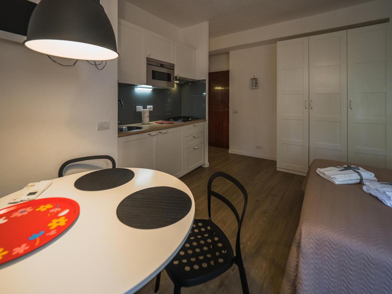 One-Bedroom Apartment - Photo 1