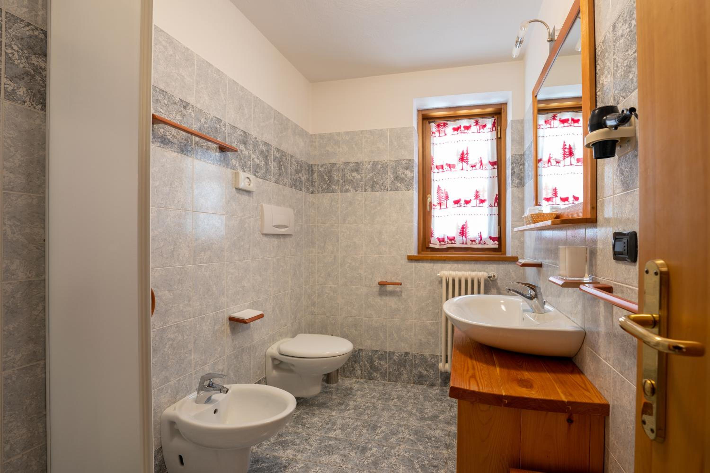 Double or Twin Room - Photo 3