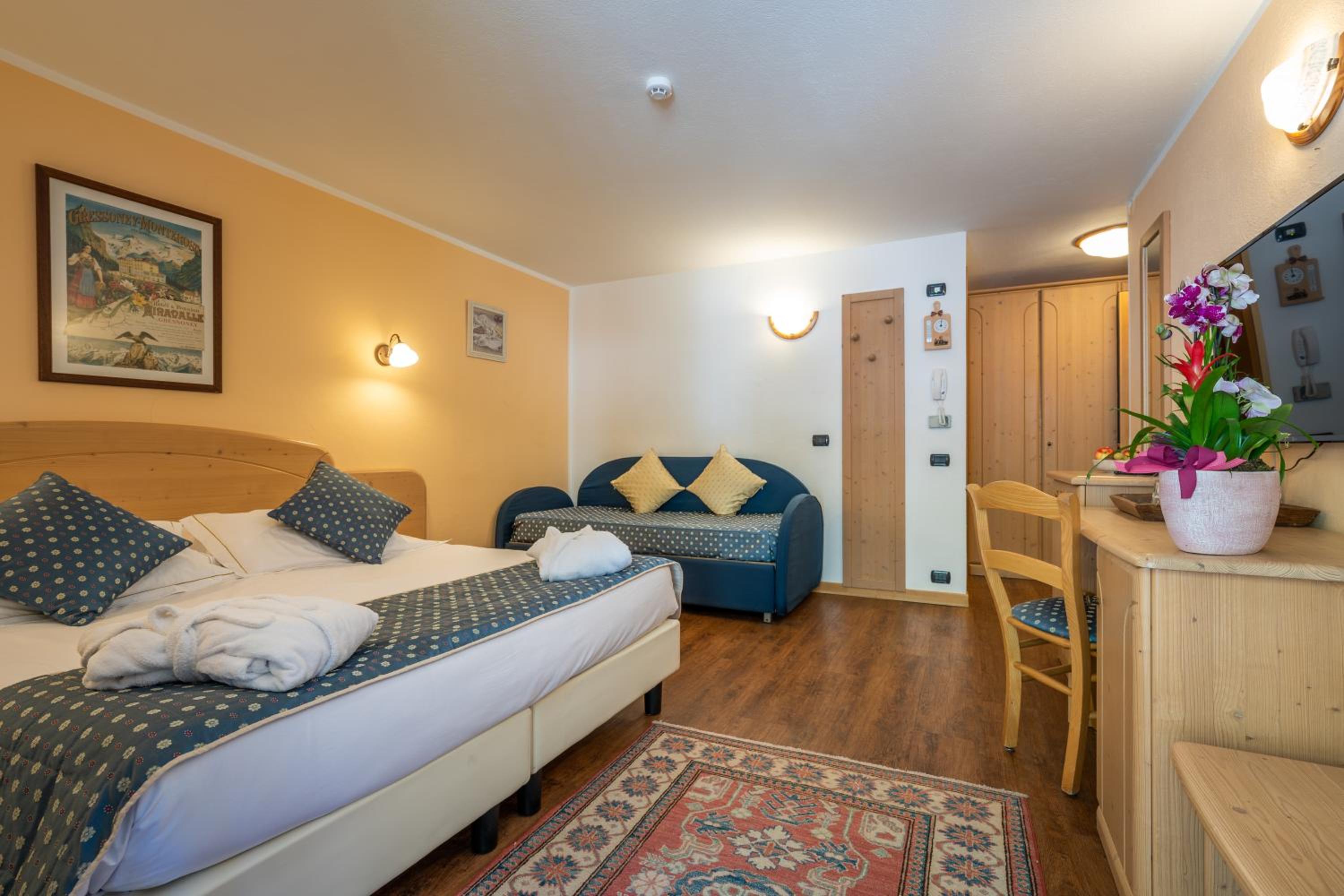 Large Double Room - Photo 4