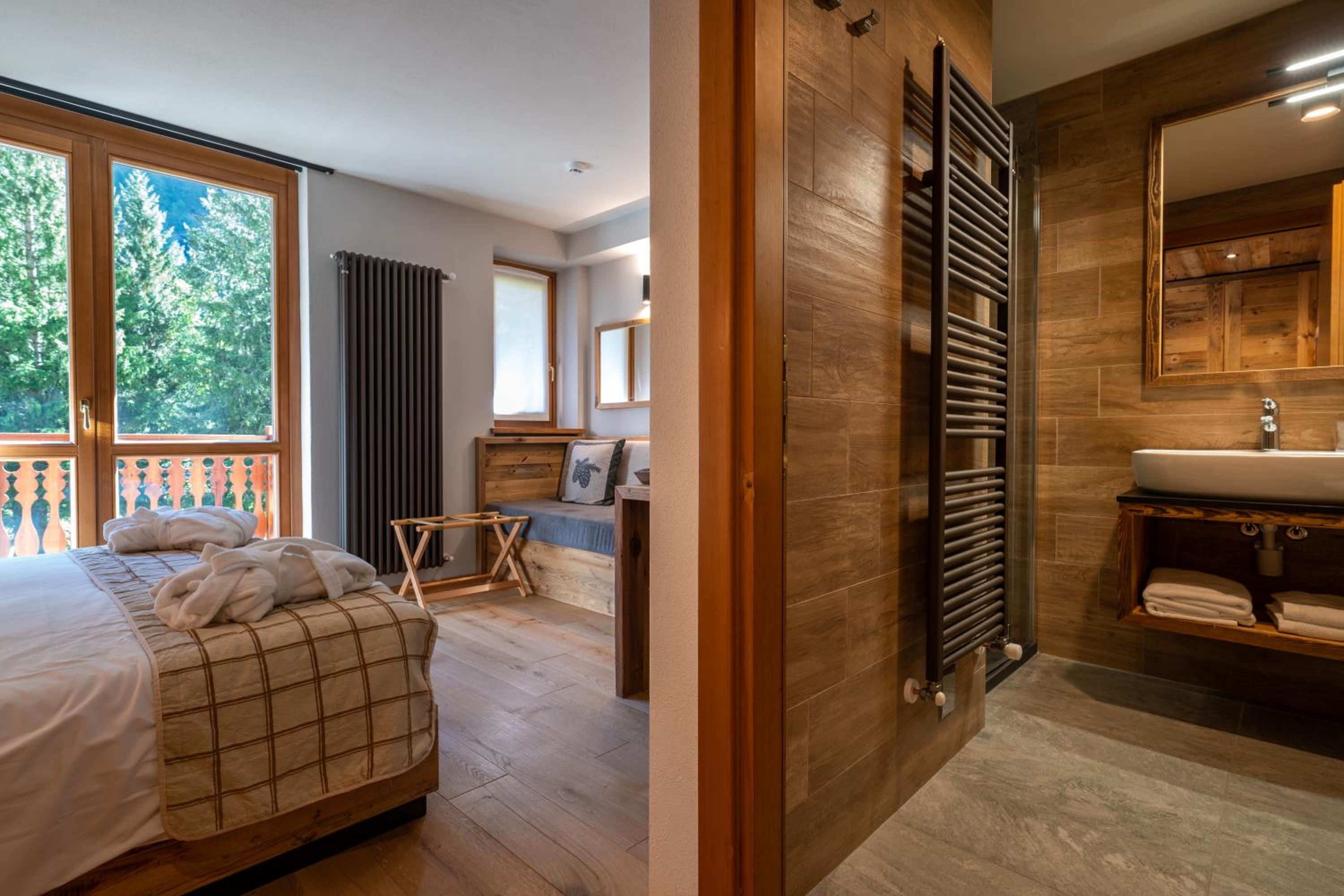 Large Double Room - Photo 6