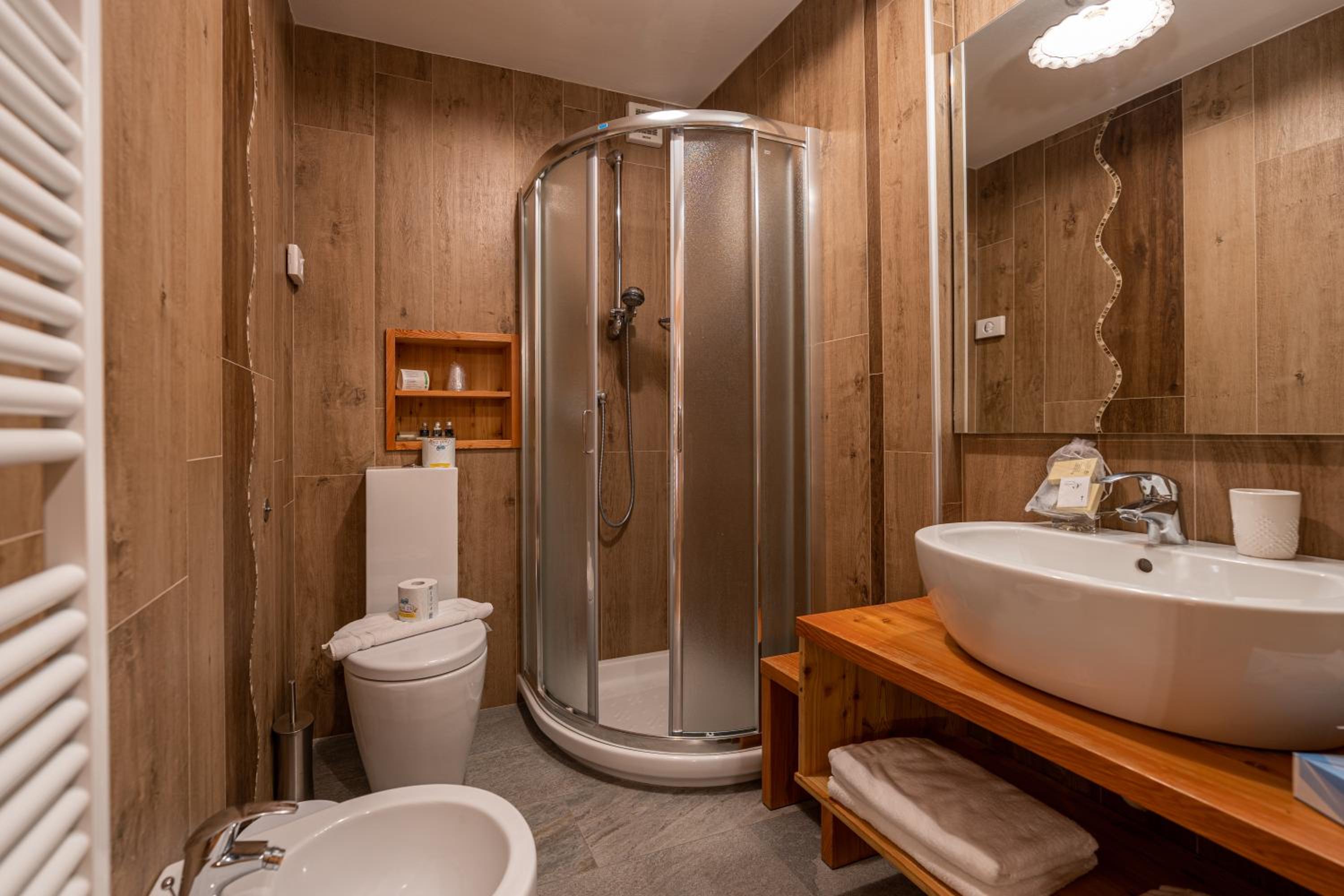Large Double Room - Photo 2