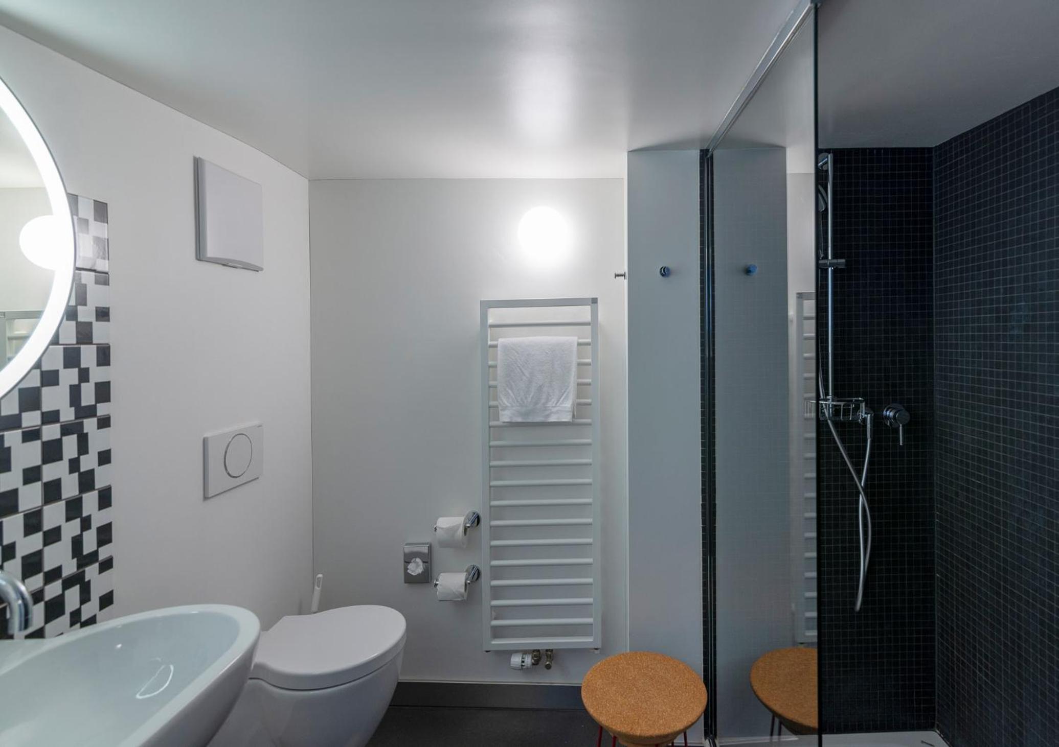 Small Single Room thumbnail 5