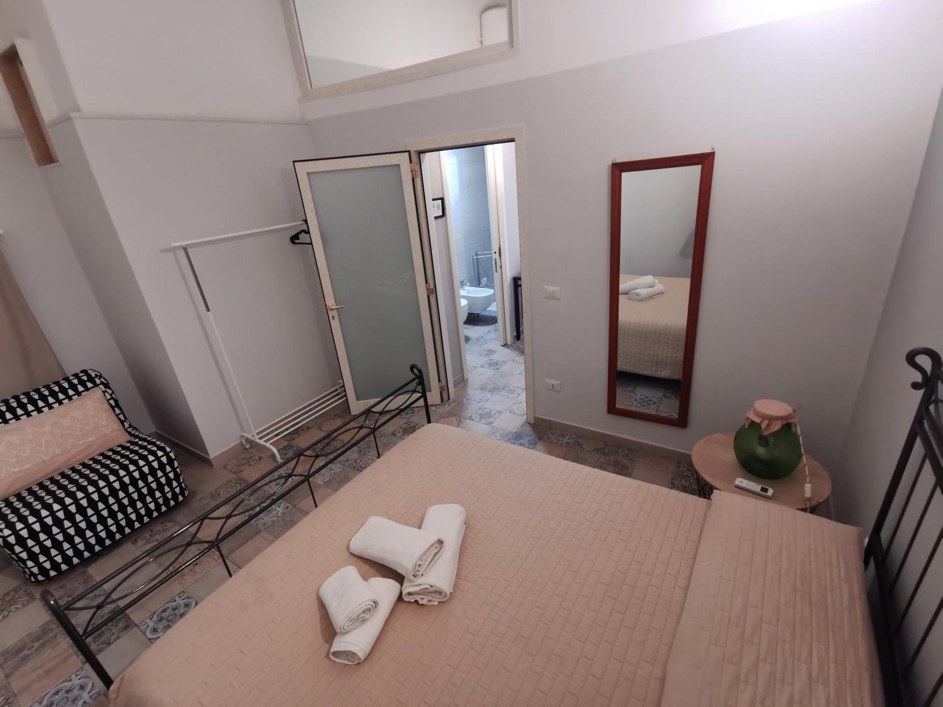 Two-Bedroom Apartment - Photo 31