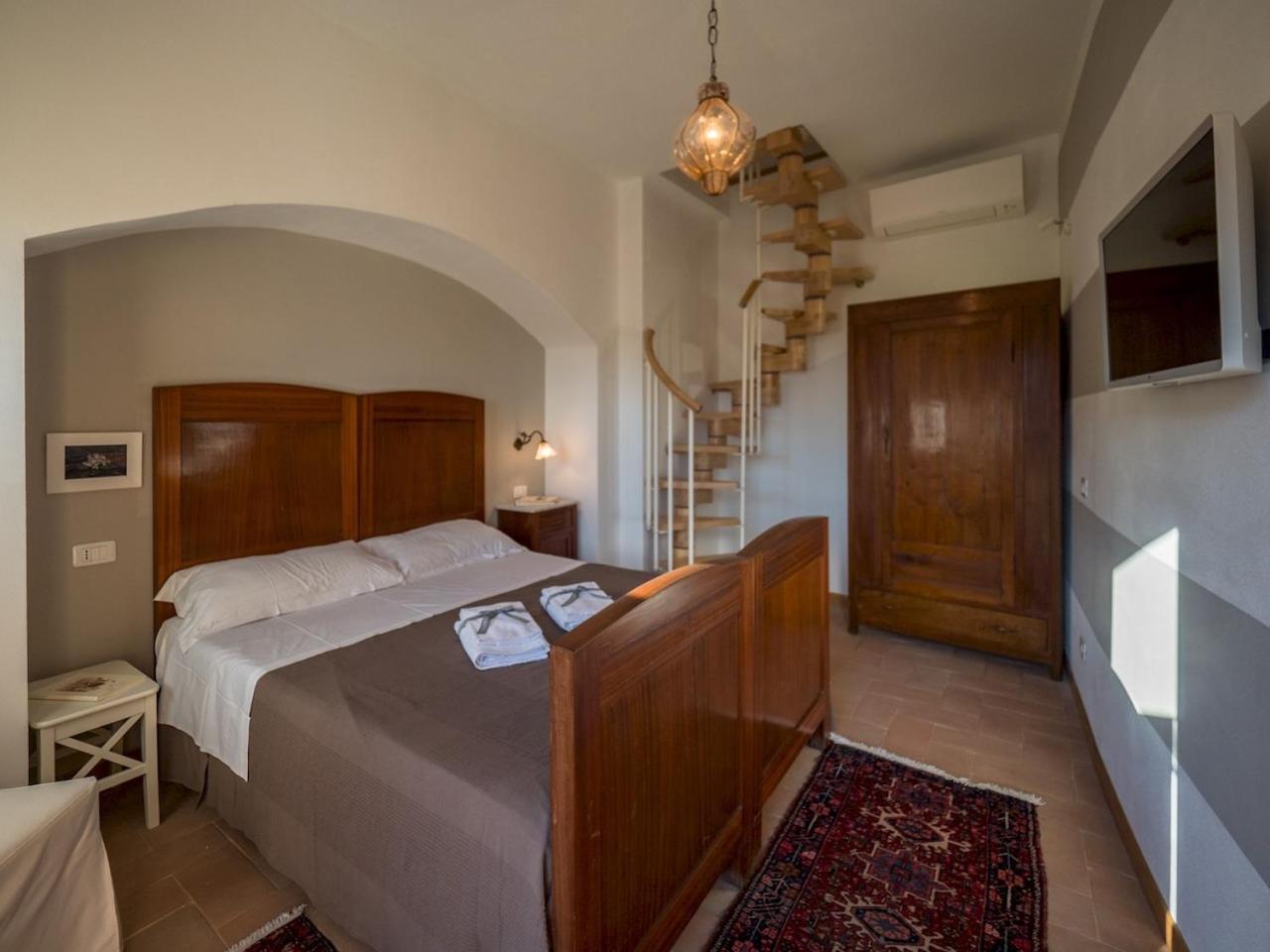 One-Bedroom Apartment - Photo 5