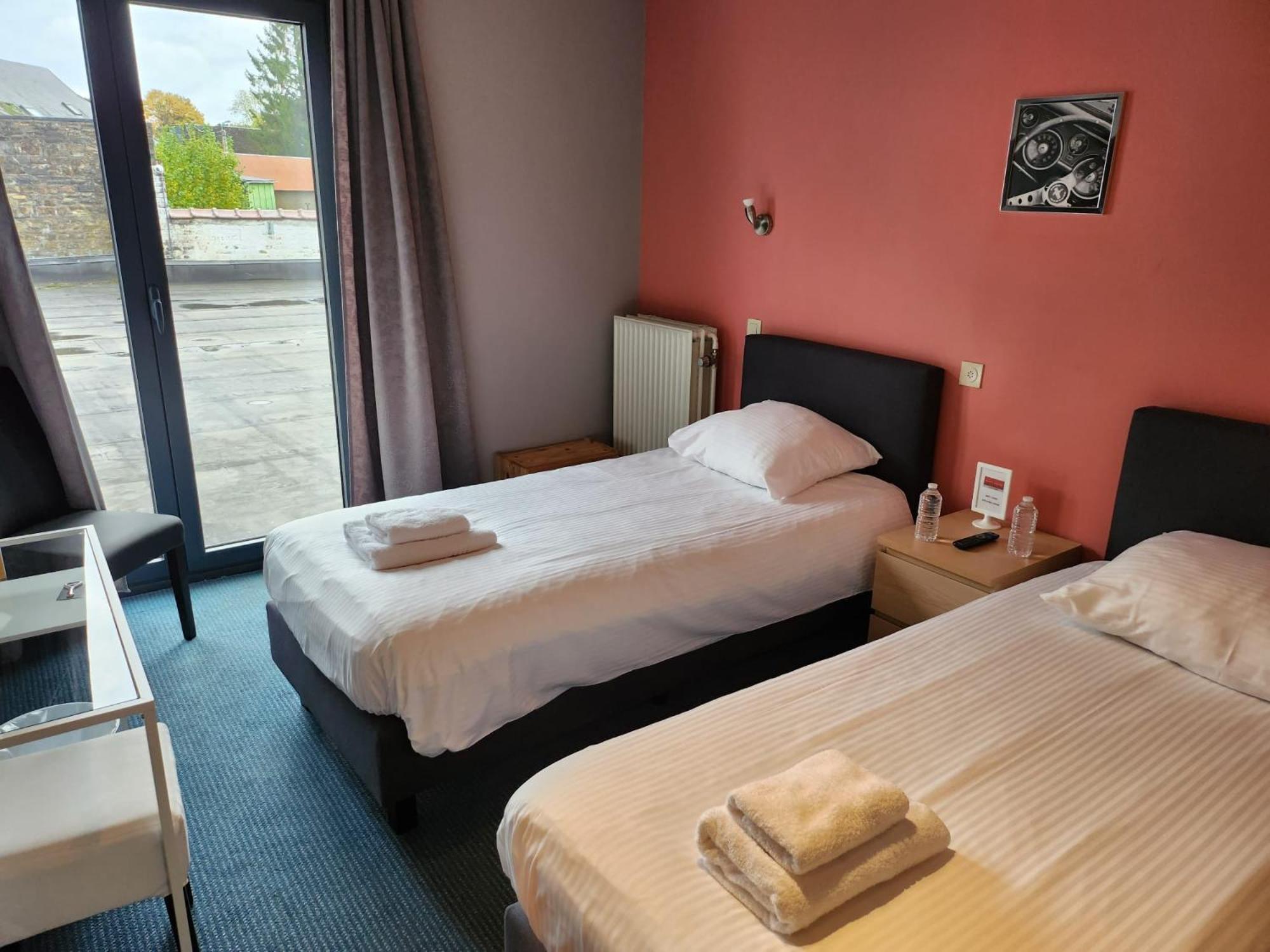 Twin Room - Photo 4