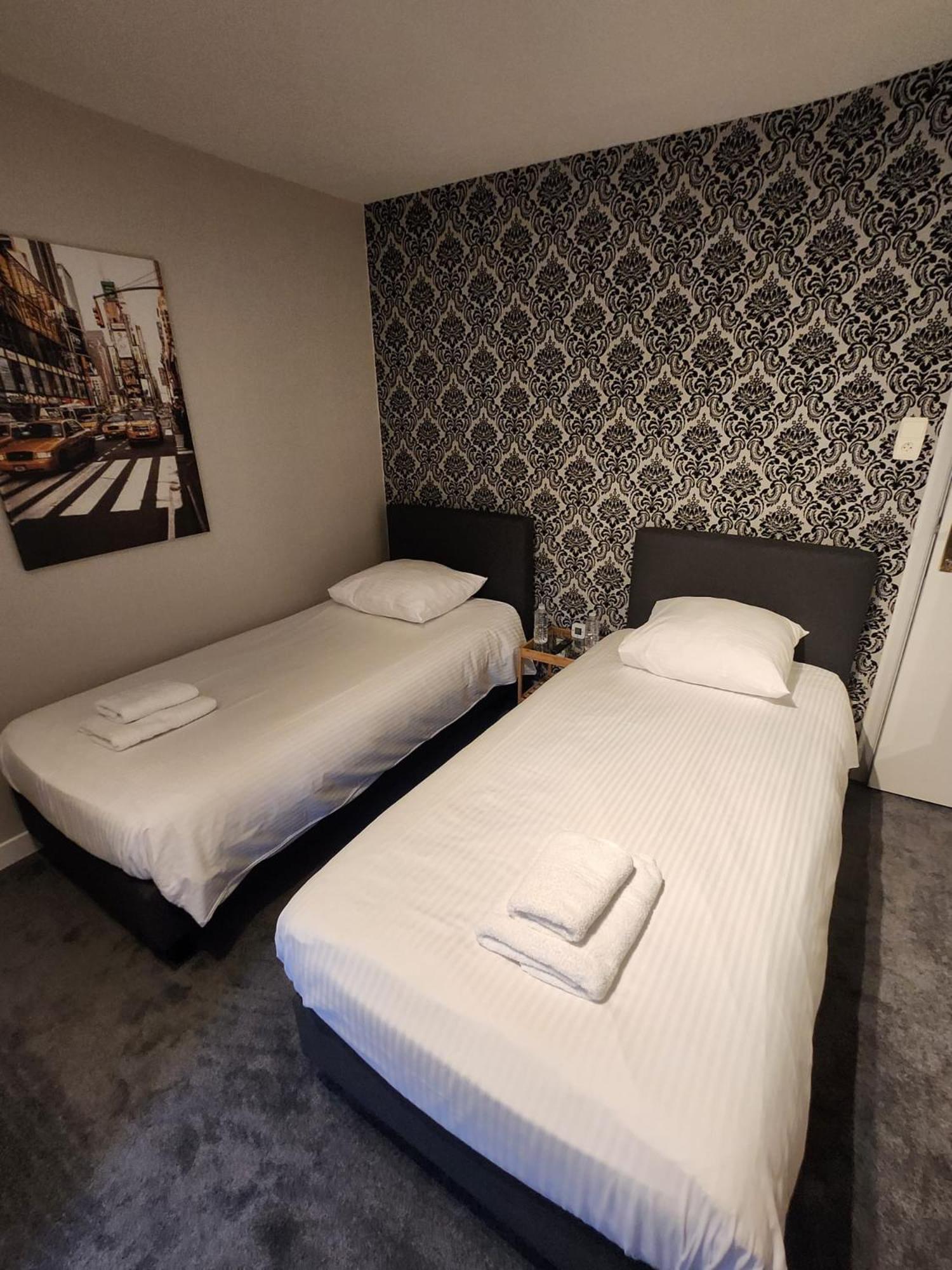Twin Room - Photo 2