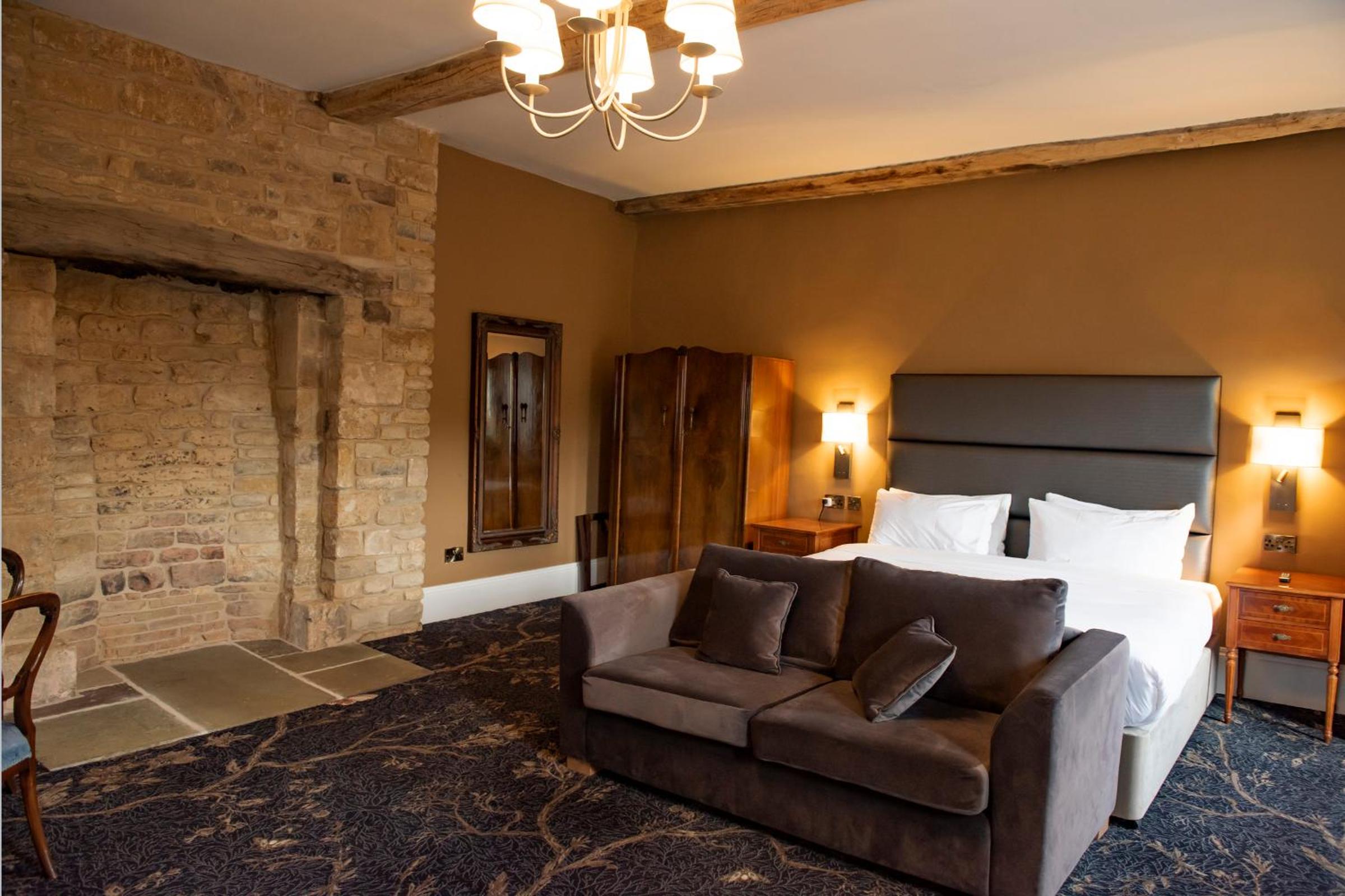 Suite - Photo 1