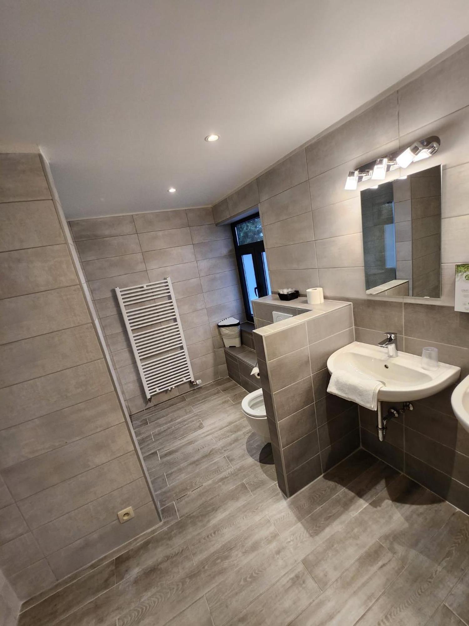 Double Room - Photo 4