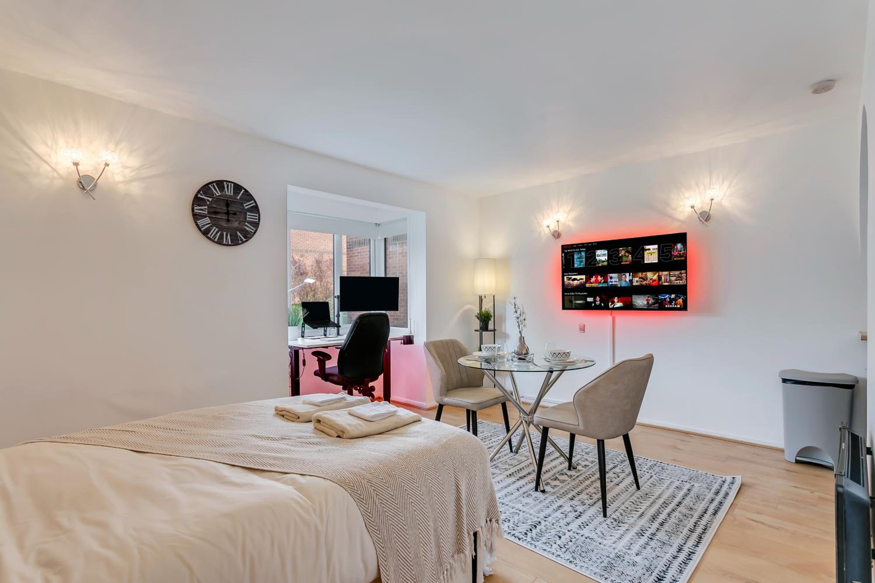 One-Bedroom Apartment photo 1