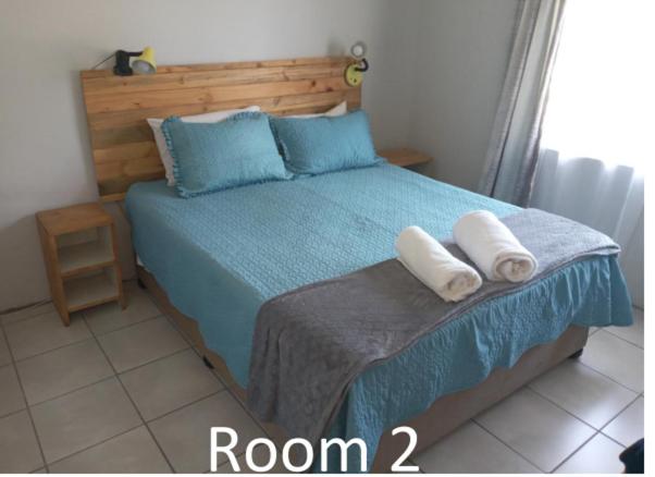 Queen Room With Shared Bathroom photo 1