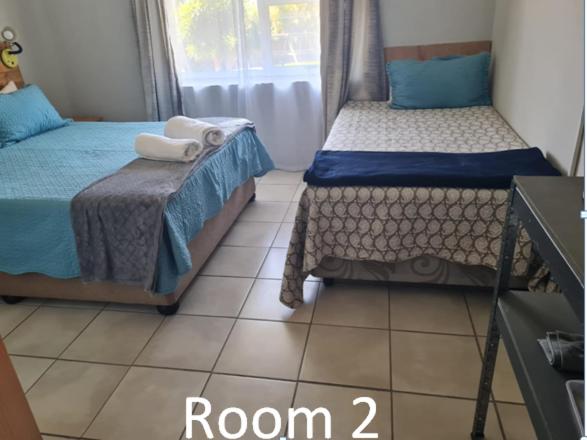 Queen Room With Shared Bathroom photo 2
