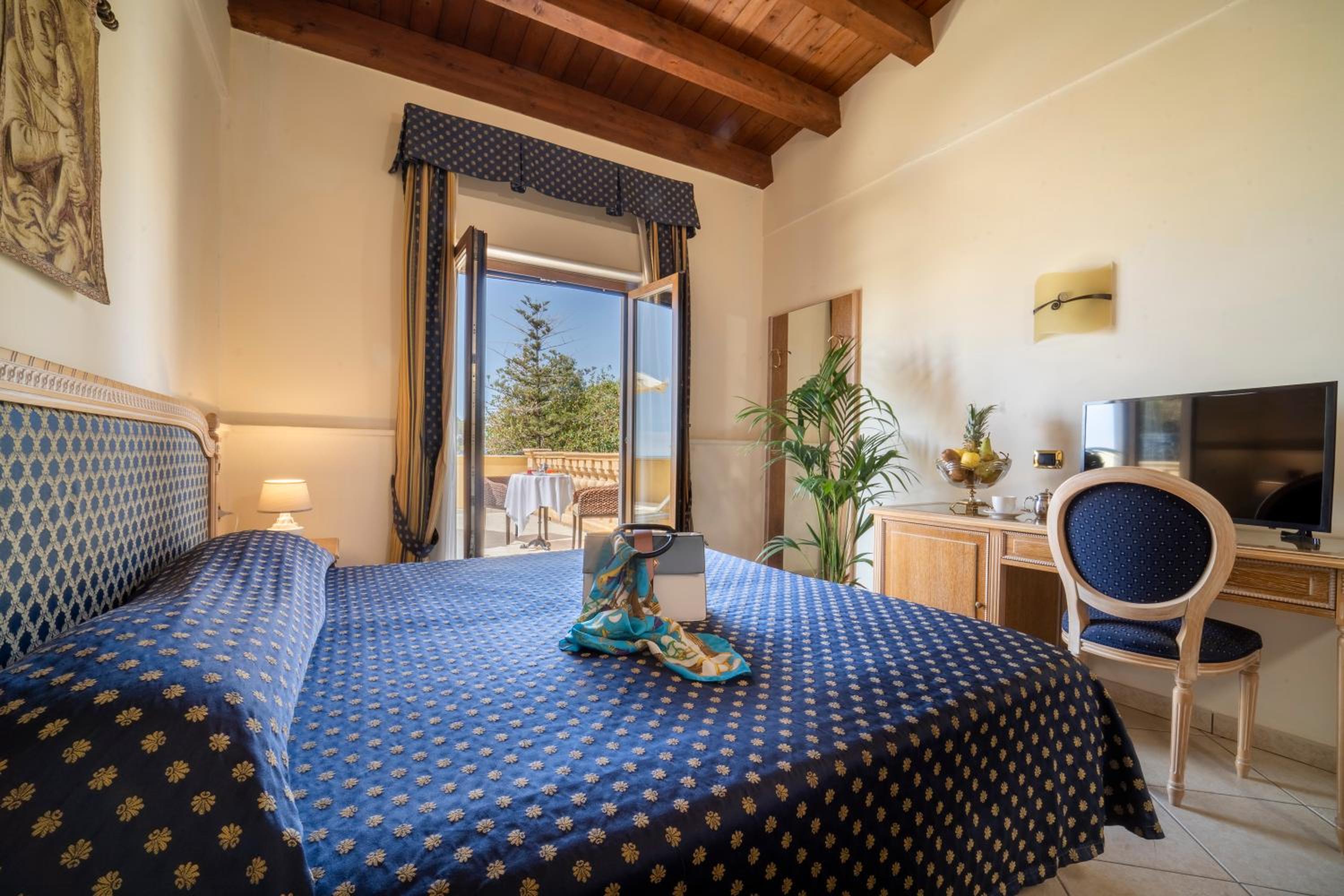 Superior Double or Twin Room with Terrace