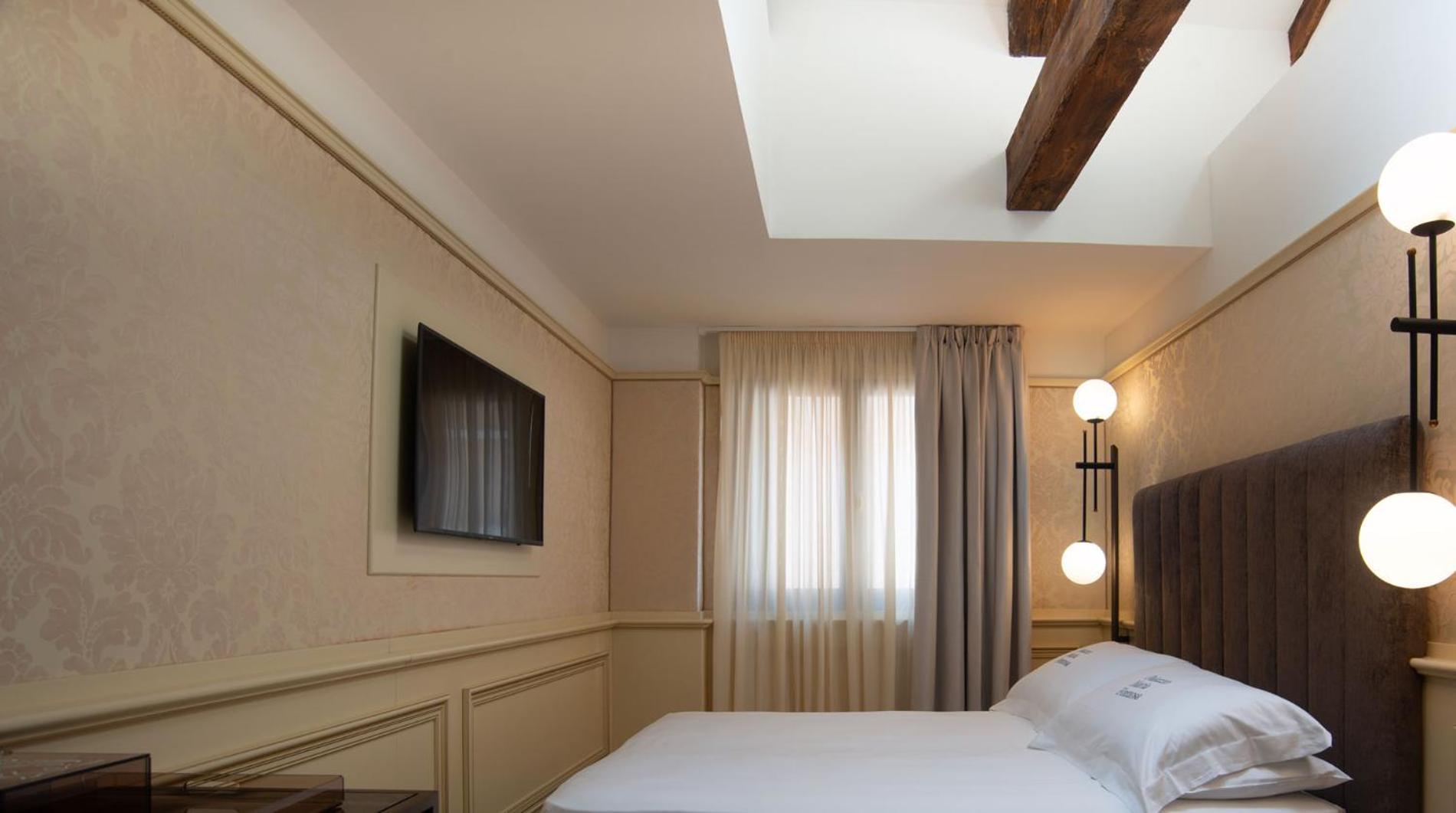 Standard Double or Twin Room photo 2