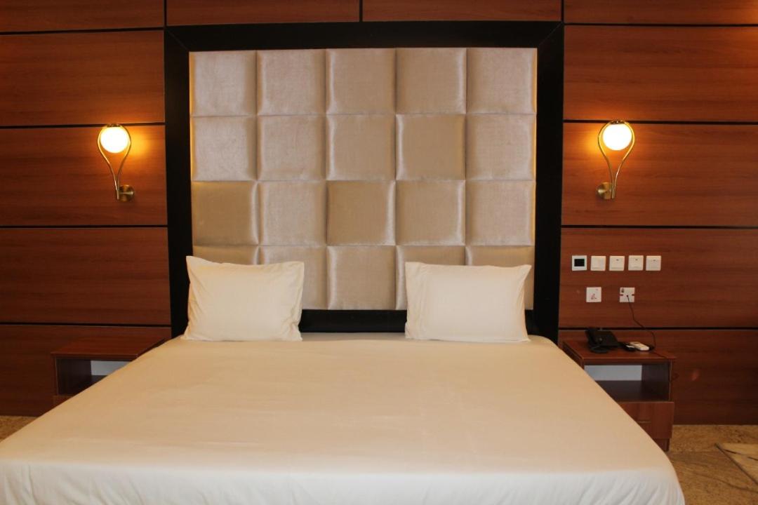 Deluxe King Room photo 1