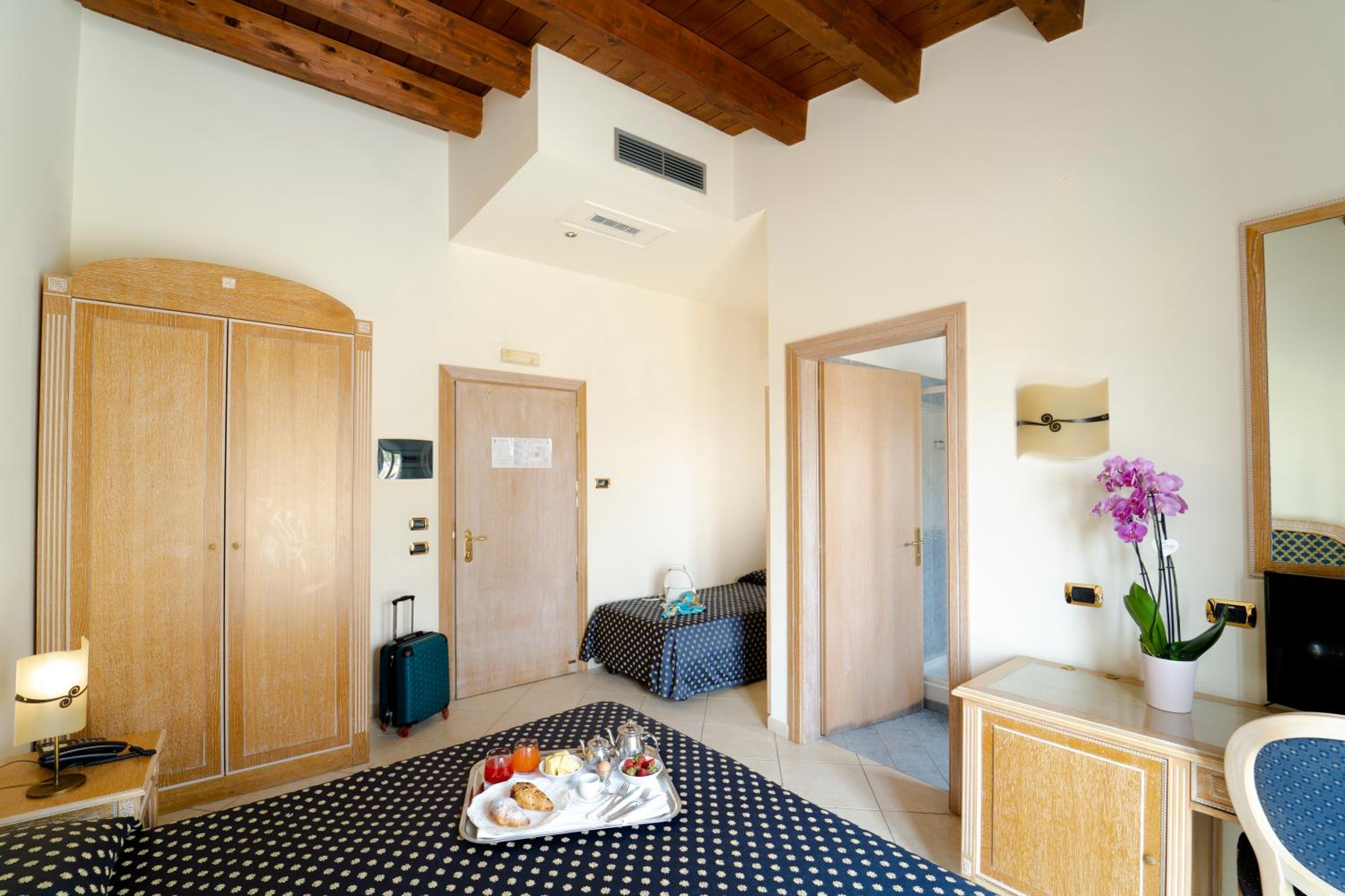 Dreibettzimmer mit Terrasse