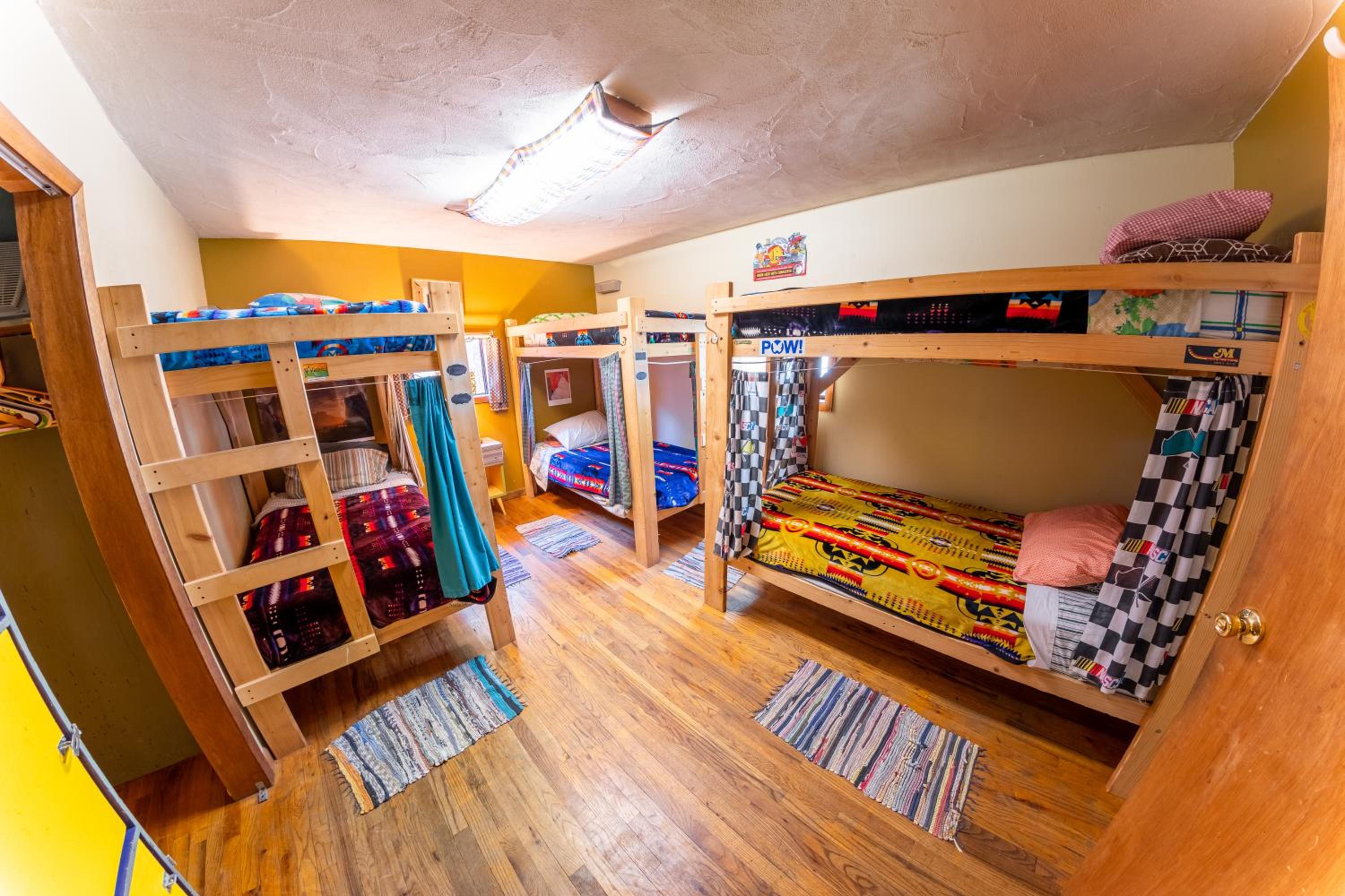 Bed in 6-Bed Mixed Dormitory Room photo 2