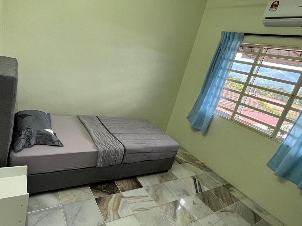 Three-Bedroom House photo 3
