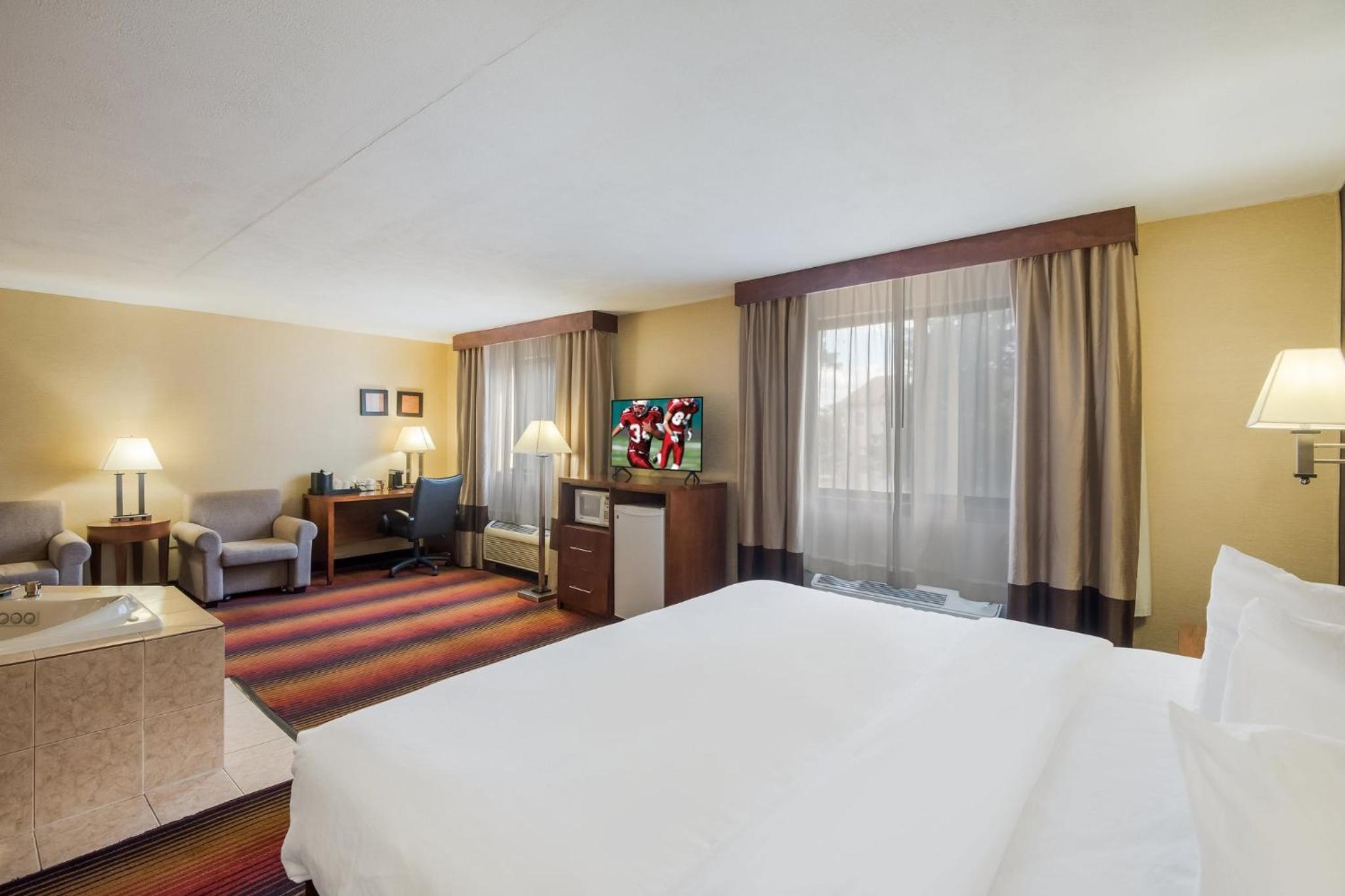 Suite King with Spa Bath Disability Access Non-Smoking - Photo 4