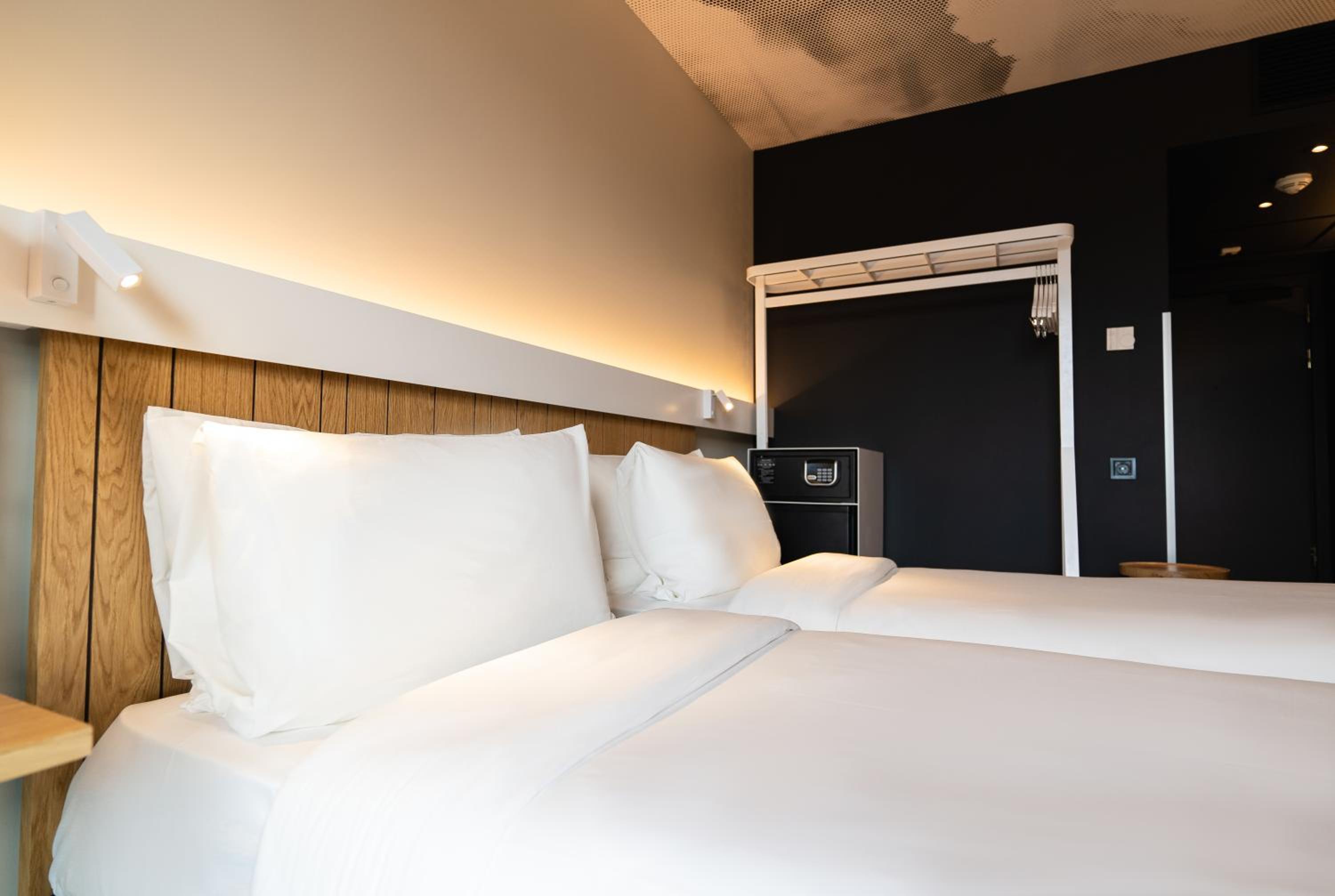 Standard Twin Room - Photo 2