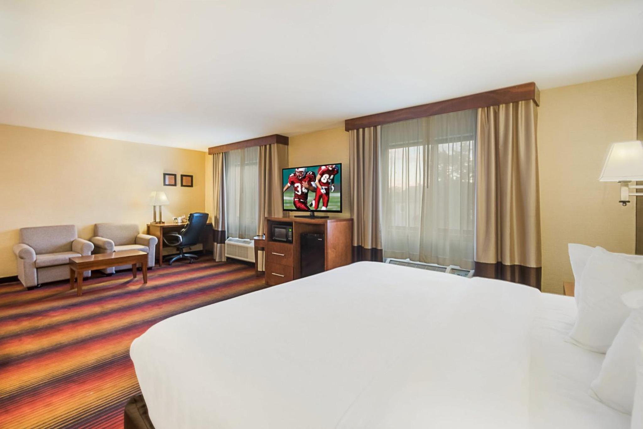 Suite King Room Disability Access Non-Smoking - Photo 4
