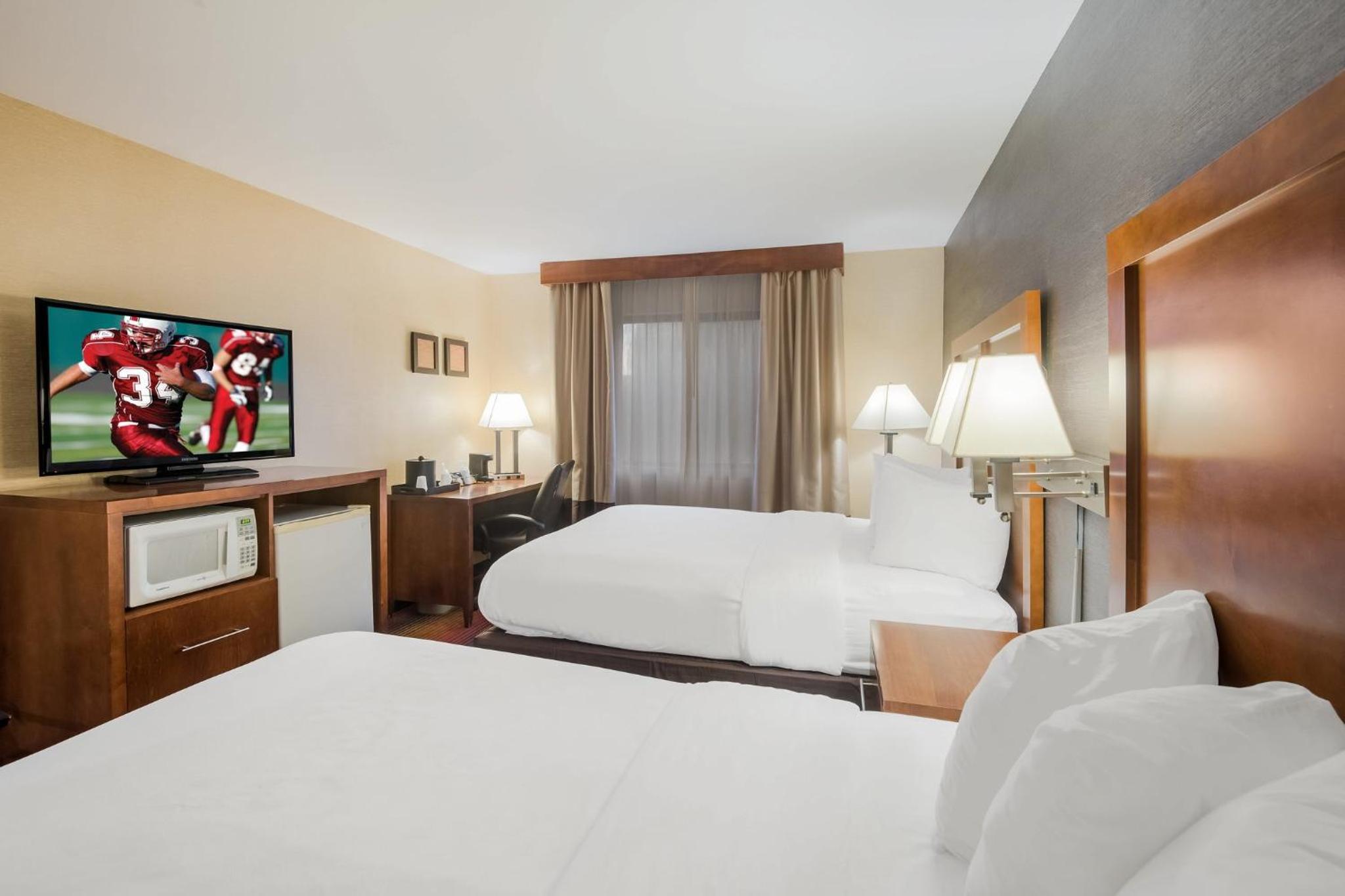 Superior Room with Two Queen Beds Non-Smoking - Photo 3