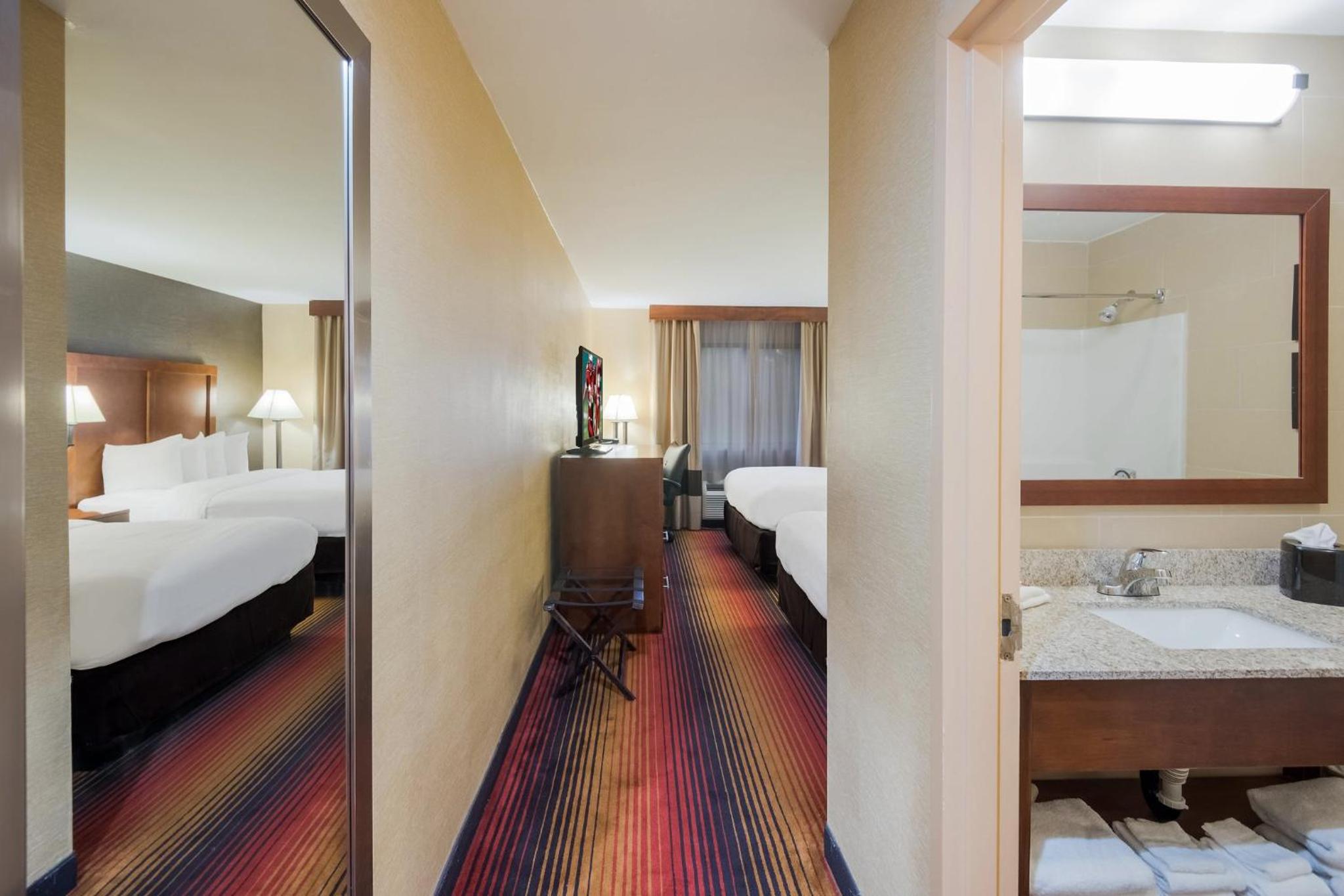 Superior Room with Two Queen Beds Non-Smoking - Photo 2