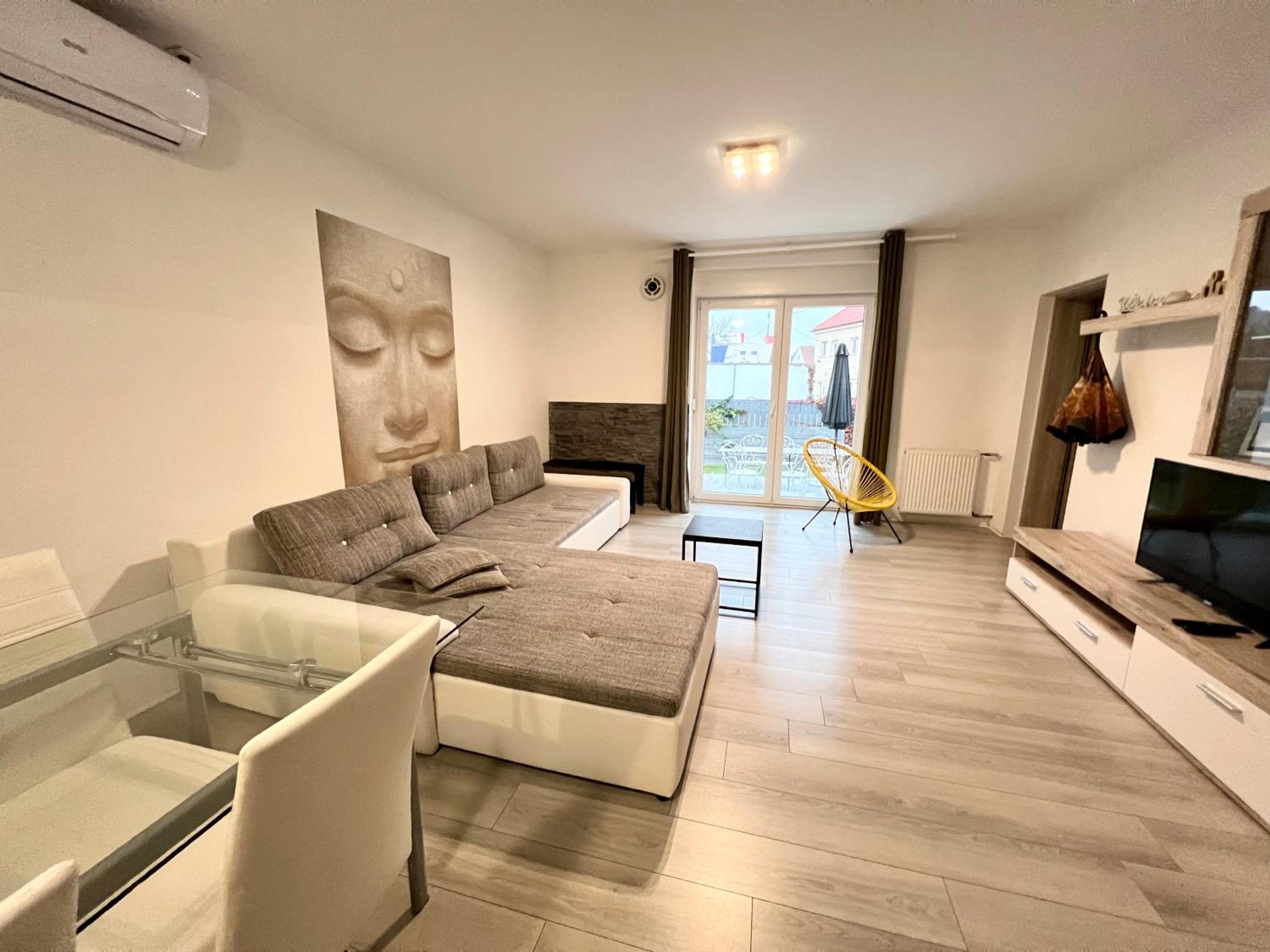 Apartment with Terrace - Photo 16