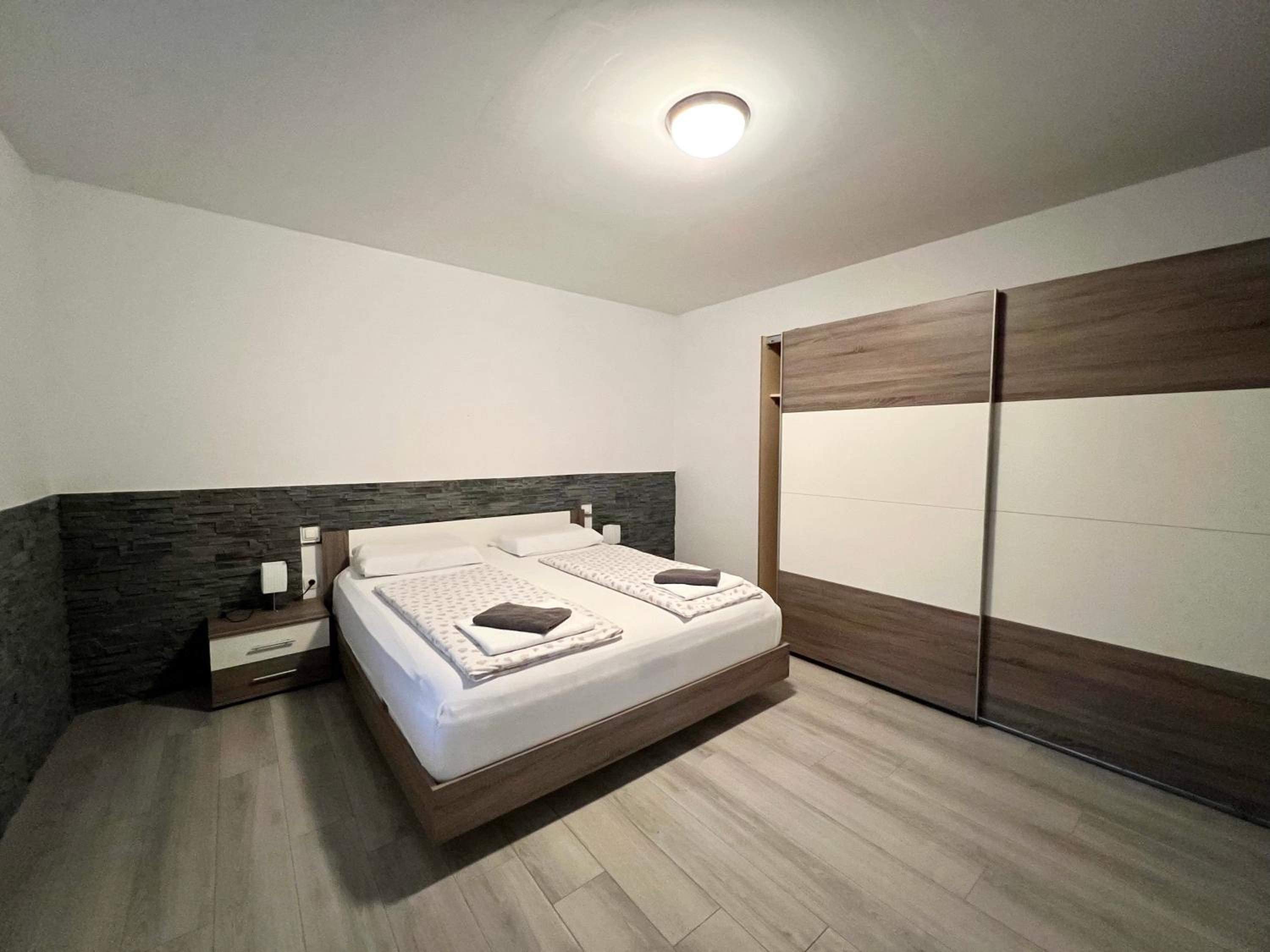 Apartment with Terrace - Photo 7