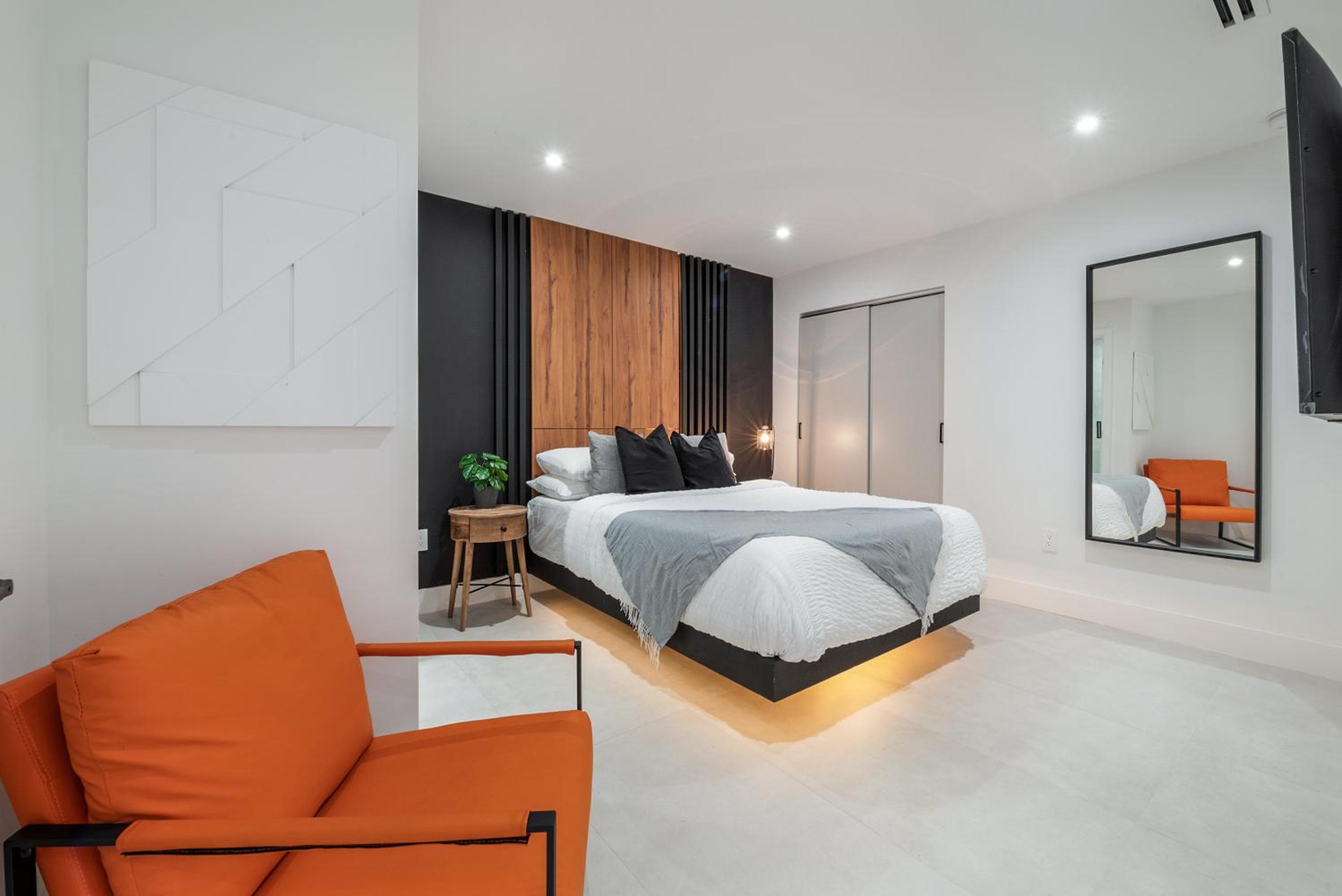 Seven-Bedroom House photo 1