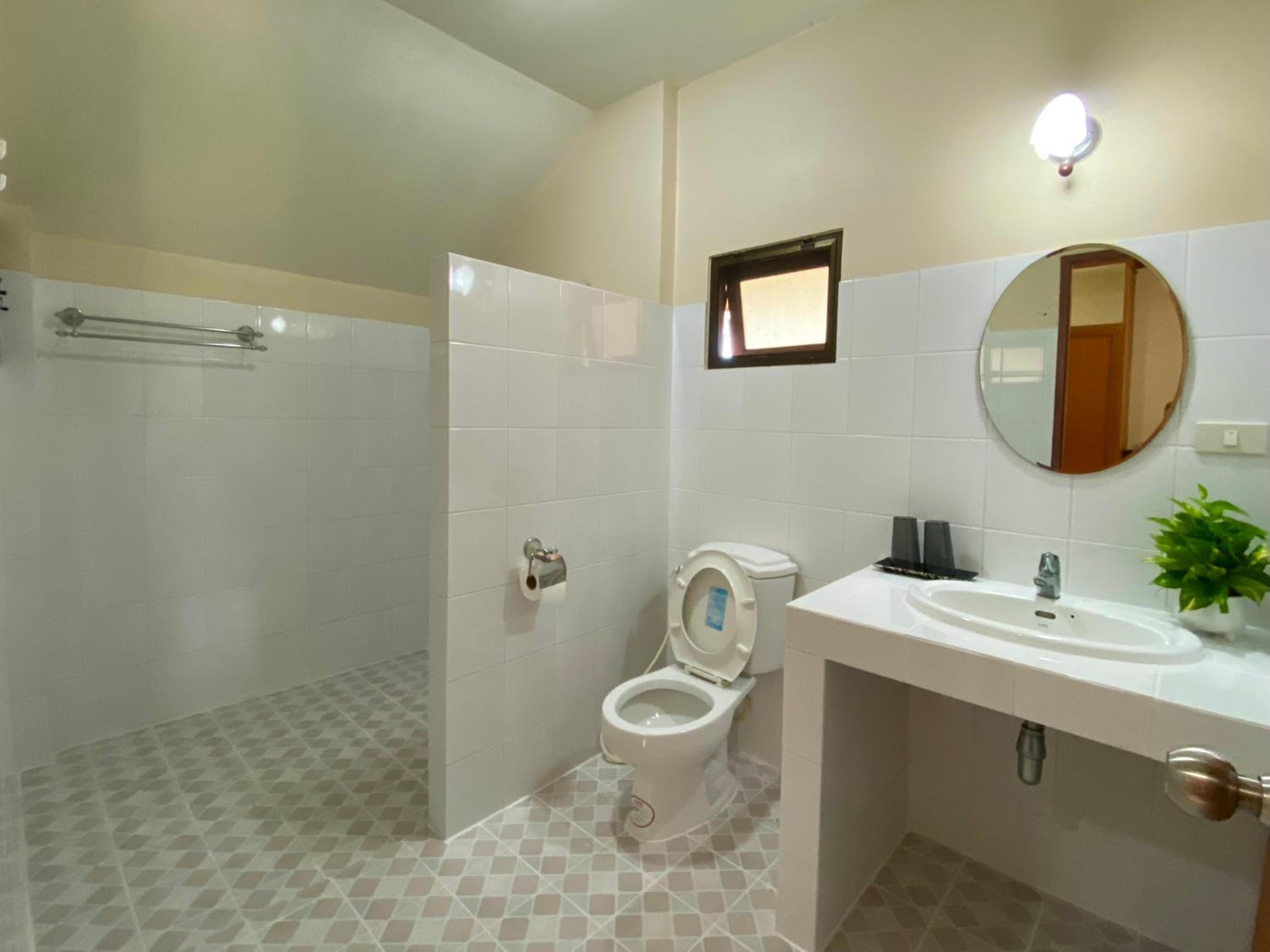 Deluxe Double or Twin Room - Photo 6